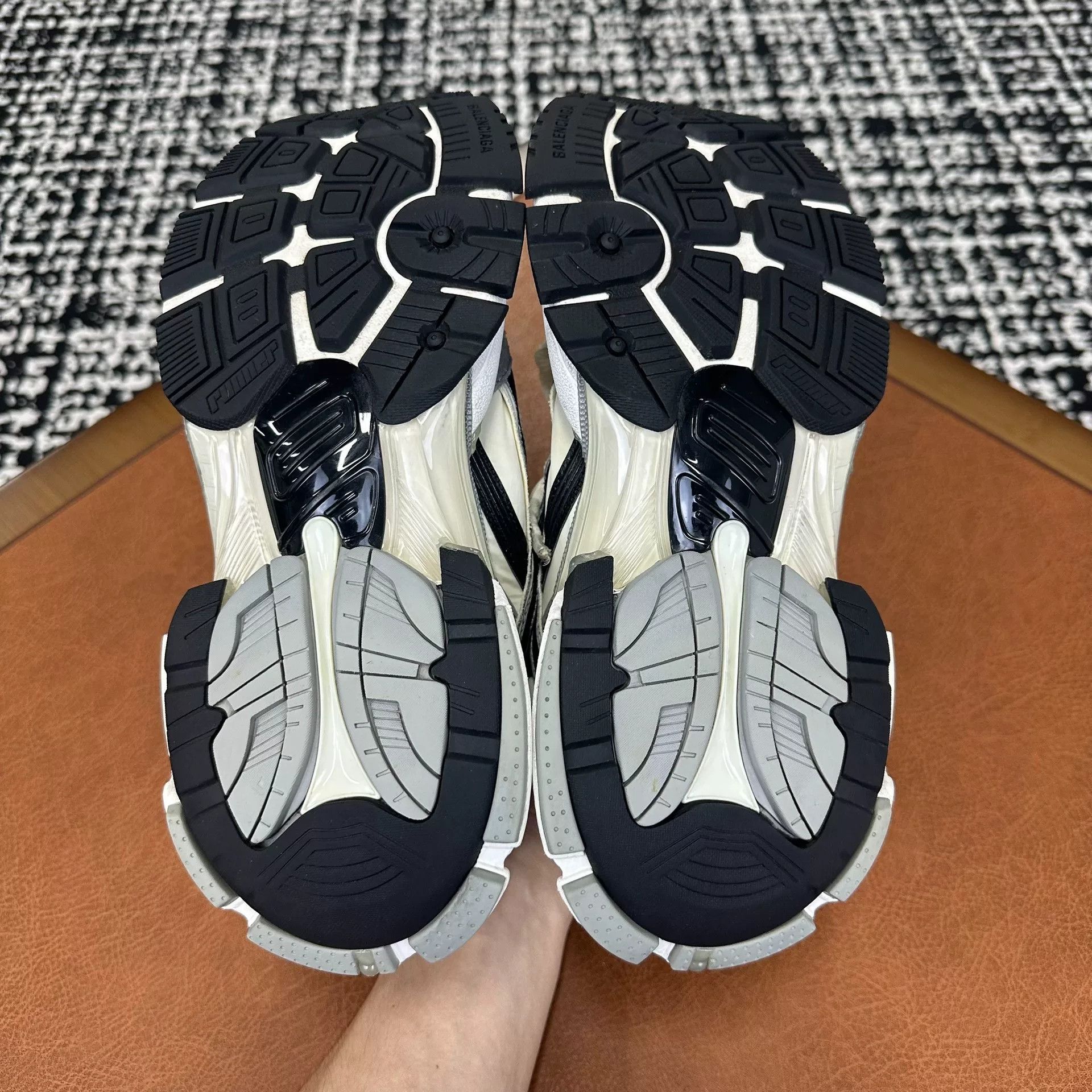 Balenciaga Balenciaga Running Multi Lowtop Sneakers it_38 Women Size US 8 / IT 38 - 8 Thumbnail