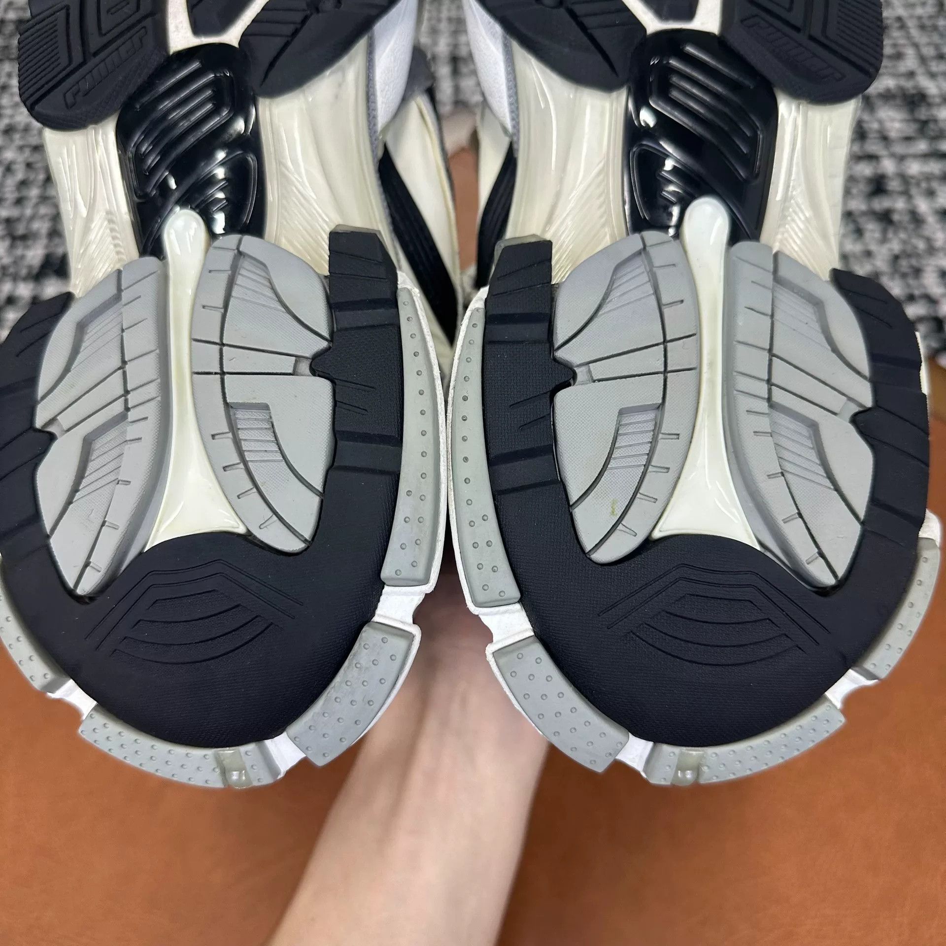 Balenciaga Balenciaga Running Multi Lowtop Sneakers it_38 Women Size US 8 / IT 38 - 9 Thumbnail