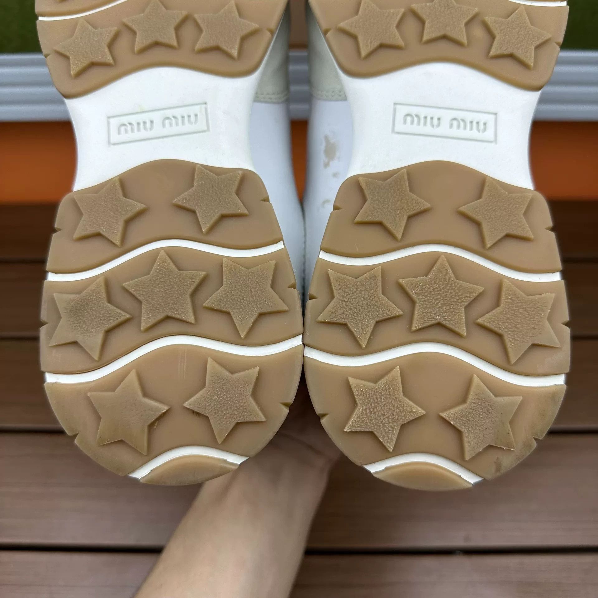 Miu Miu Miu Miu Retro White Lowtop Sneakers it_38 Women Size US 8 / IT 38 - 9 Thumbnail