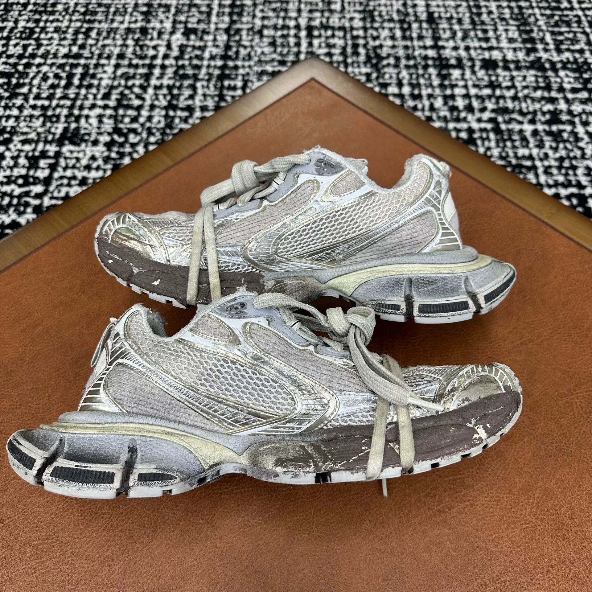 Balenciaga Balenciaga Mesh Beige Lowtop Sneakers 9 Men Size US 9 / EU 42 - 7 Thumbnail