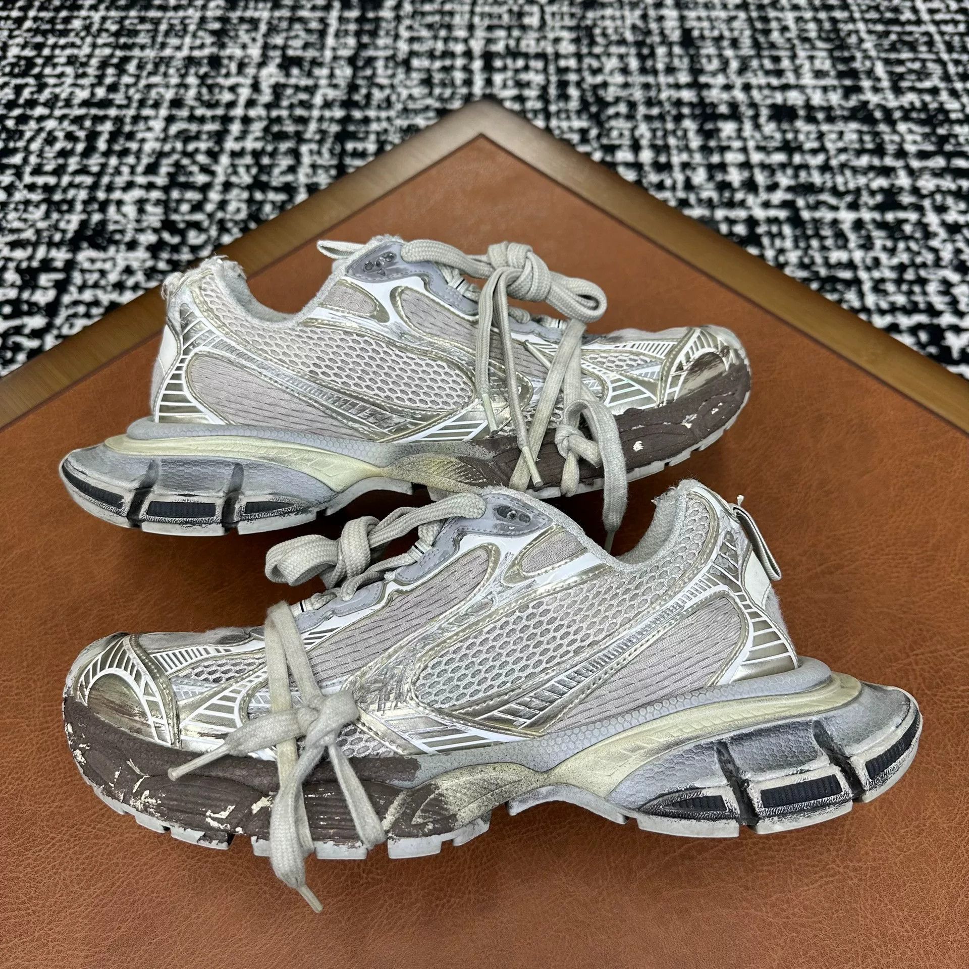 Balenciaga Balenciaga Mesh Beige Lowtop Sneakers 9 Men Size US 9 / EU 42 - 6 Thumbnail