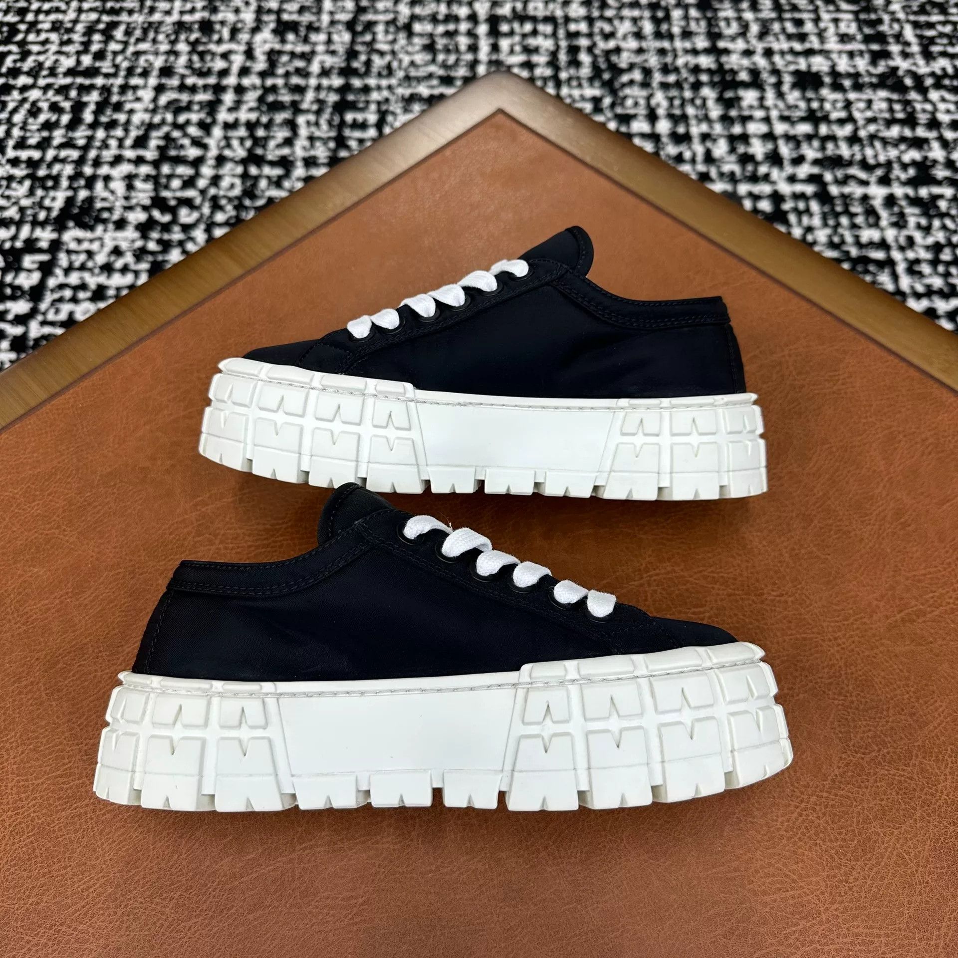 Prada Prada Lightweight Black Lowtop Sneakers it_35 Women Size US 5 / IT 35 - 6 Thumbnail