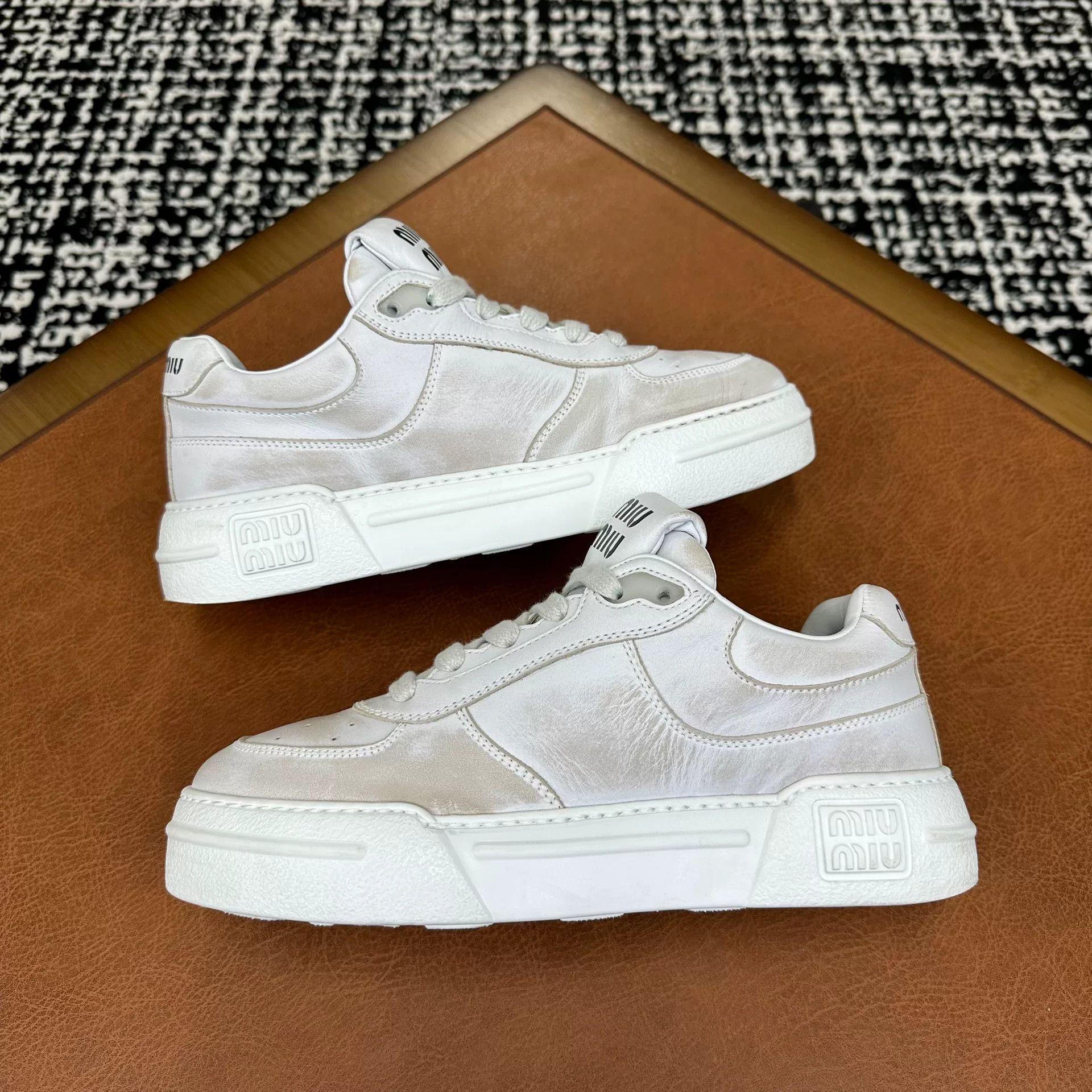 Miu Miu Miu Miu Retro White Lowtop Sneakers it_38 Women Size US 8 / IT 38 - 6 Thumbnail