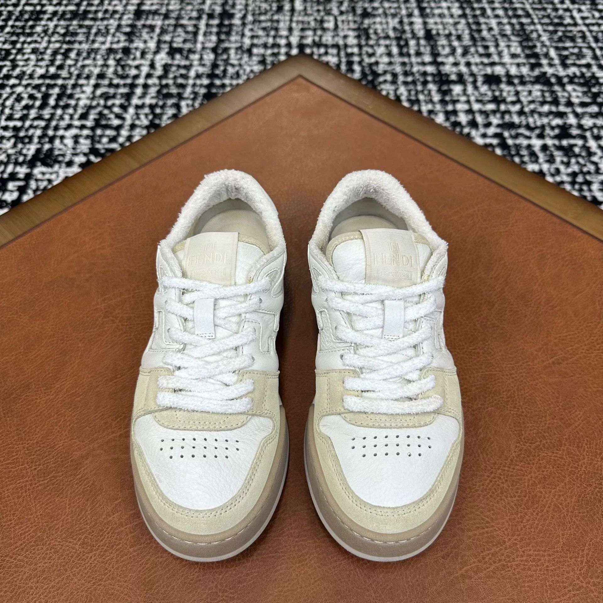 Fendi Fendi Casual White Lowtop Sneakers it_37 Women Size US 7 / IT 37 - 2 Thumbnail
