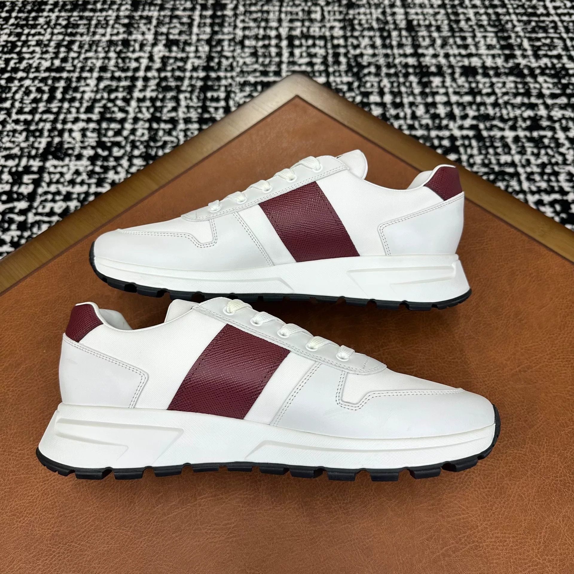 Prada Prada Casual Red Lowtop Sneakers 10 Men Size US 10 / EU 43 - 5 Thumbnail