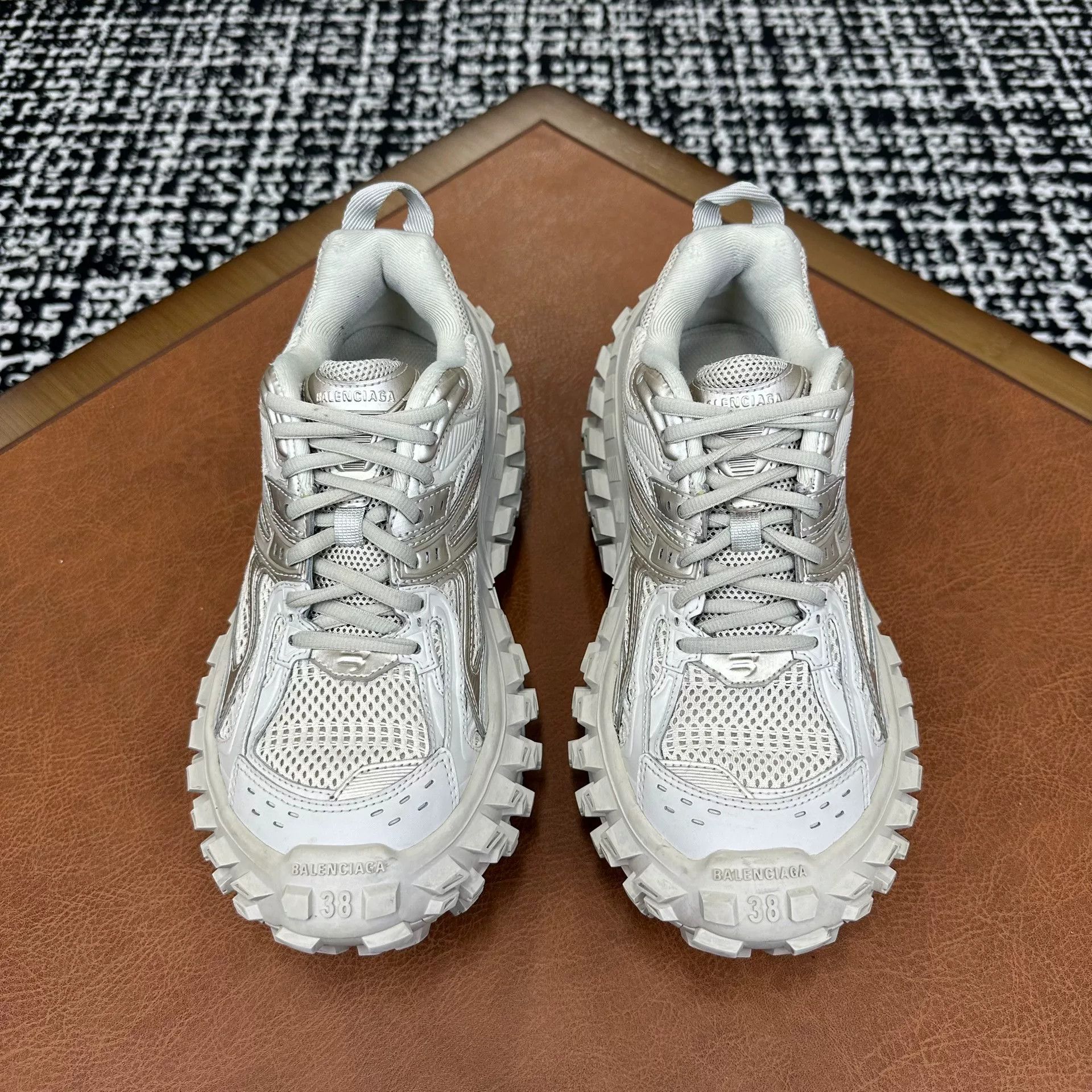 Balenciaga Balenciaga Brown Lowtop Sneakers it_38 Women Size US 8 / IT 38 - 2 Thumbnail
