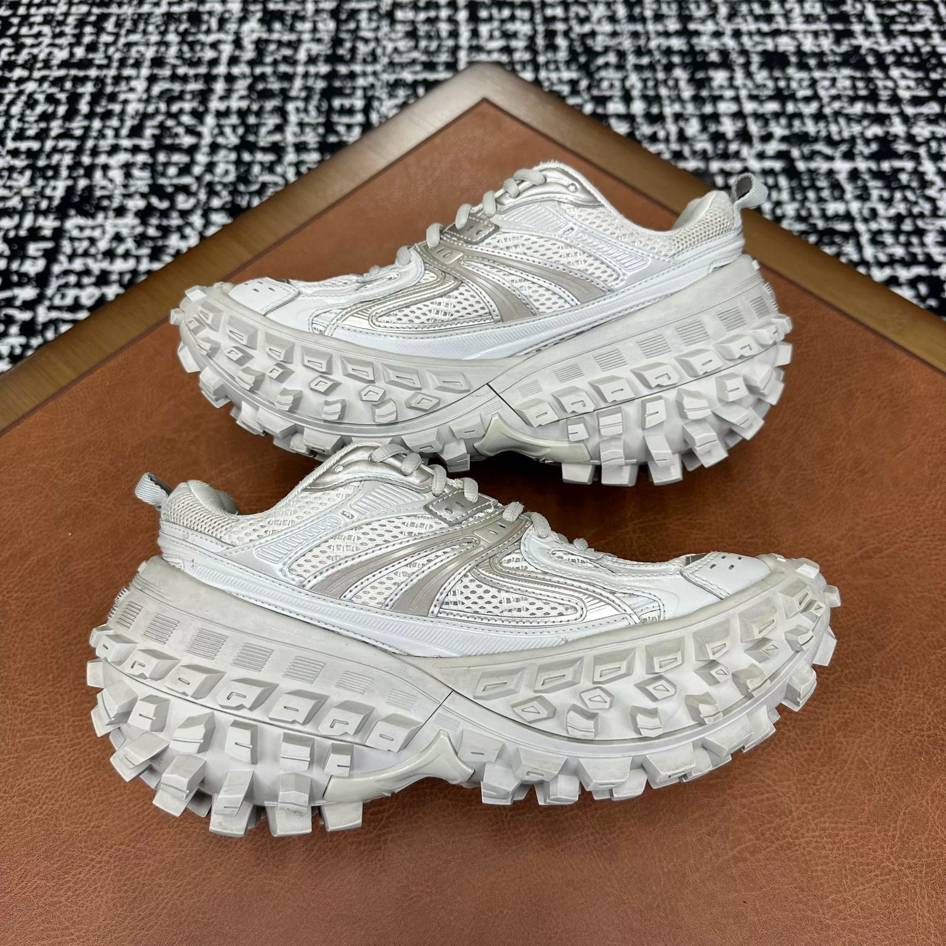Balenciaga Balenciaga Brown Lowtop Sneakers it_38 Women Size US 8 / IT 38 - 6 Thumbnail