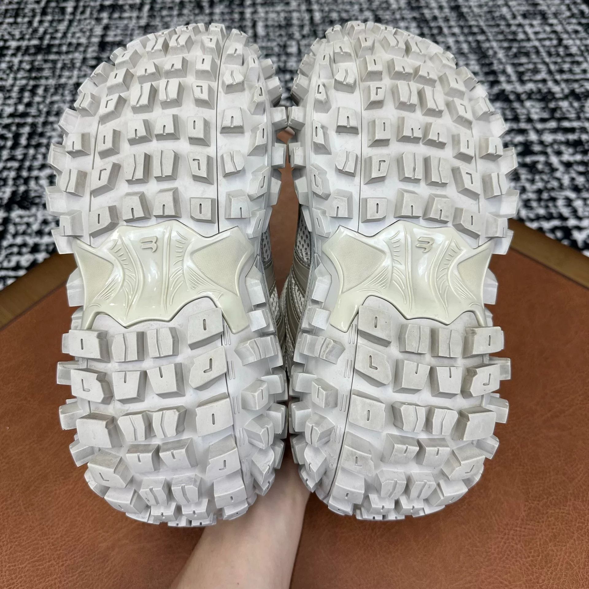 Balenciaga Balenciaga Brown Lowtop Sneakers it_38 Women Size US 8 / IT 38 - 8 Thumbnail