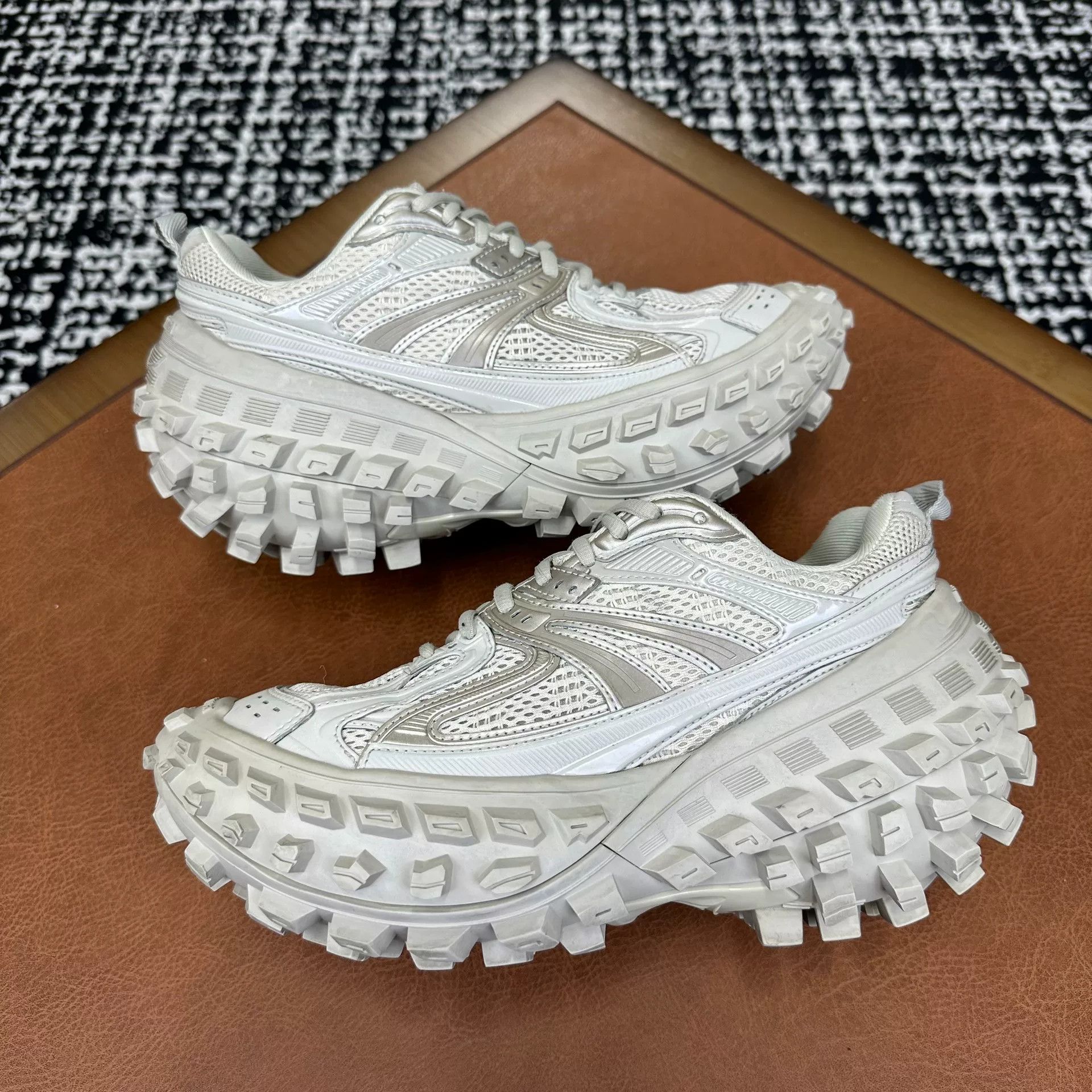 Balenciaga Balenciaga Brown Lowtop Sneakers it_38 Women Size US 8 / IT 38 - 5 Thumbnail
