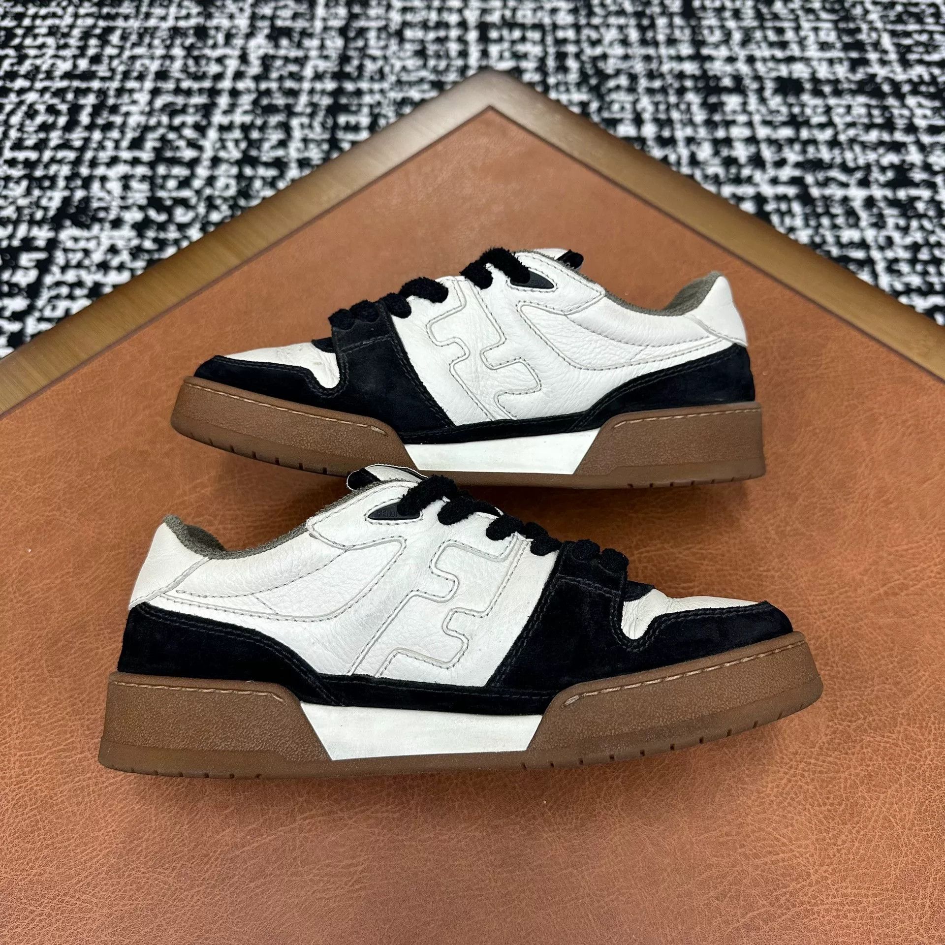Fendi Fendi Black Lowtop Sneakers it_38 Women Size US 8 / IT 38 - 6 Thumbnail