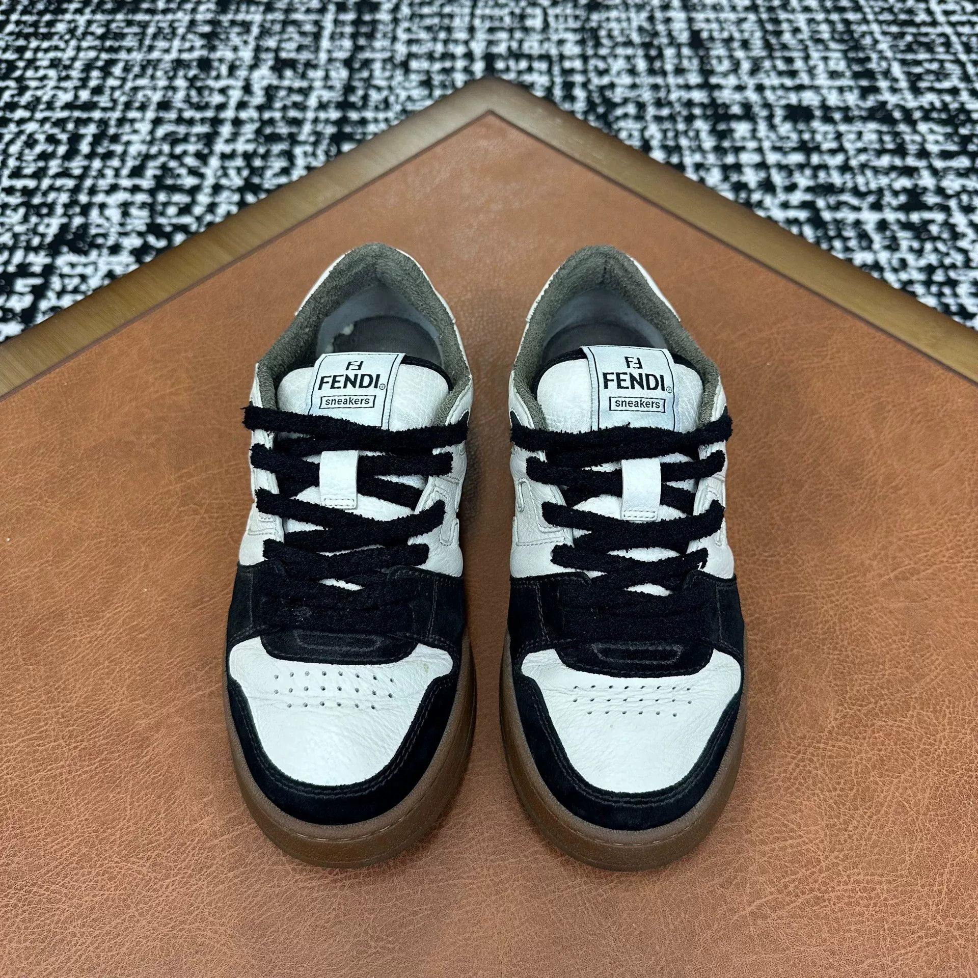 Fendi Fendi Black Lowtop Sneakers it_38 Women Size US 8 / IT 38 - 2 Thumbnail