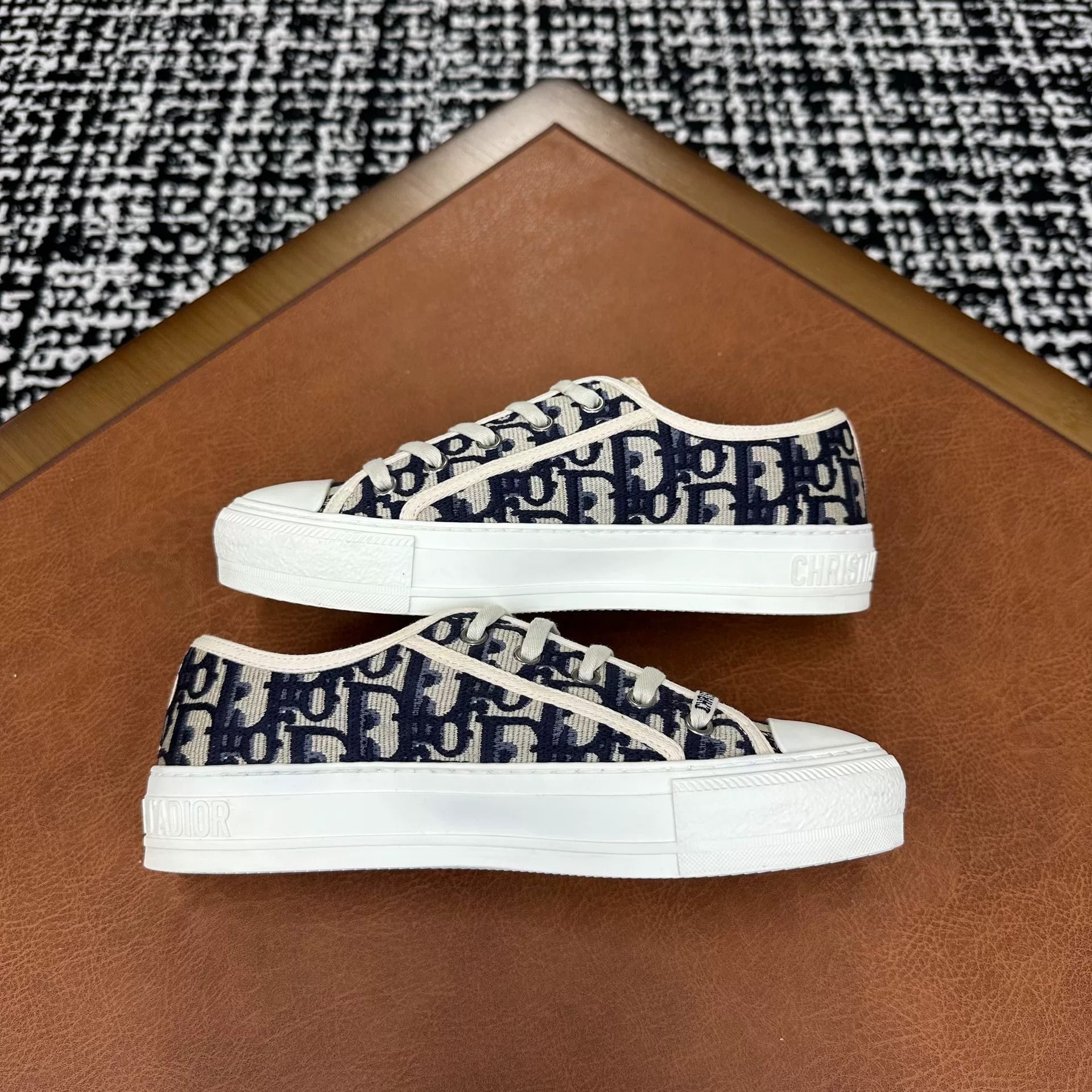 Dior Dior Retro Embroidered Lowtop Sneakers it_36-5 Women Size US 6.5 / IT 36.5 - 6 Thumbnail