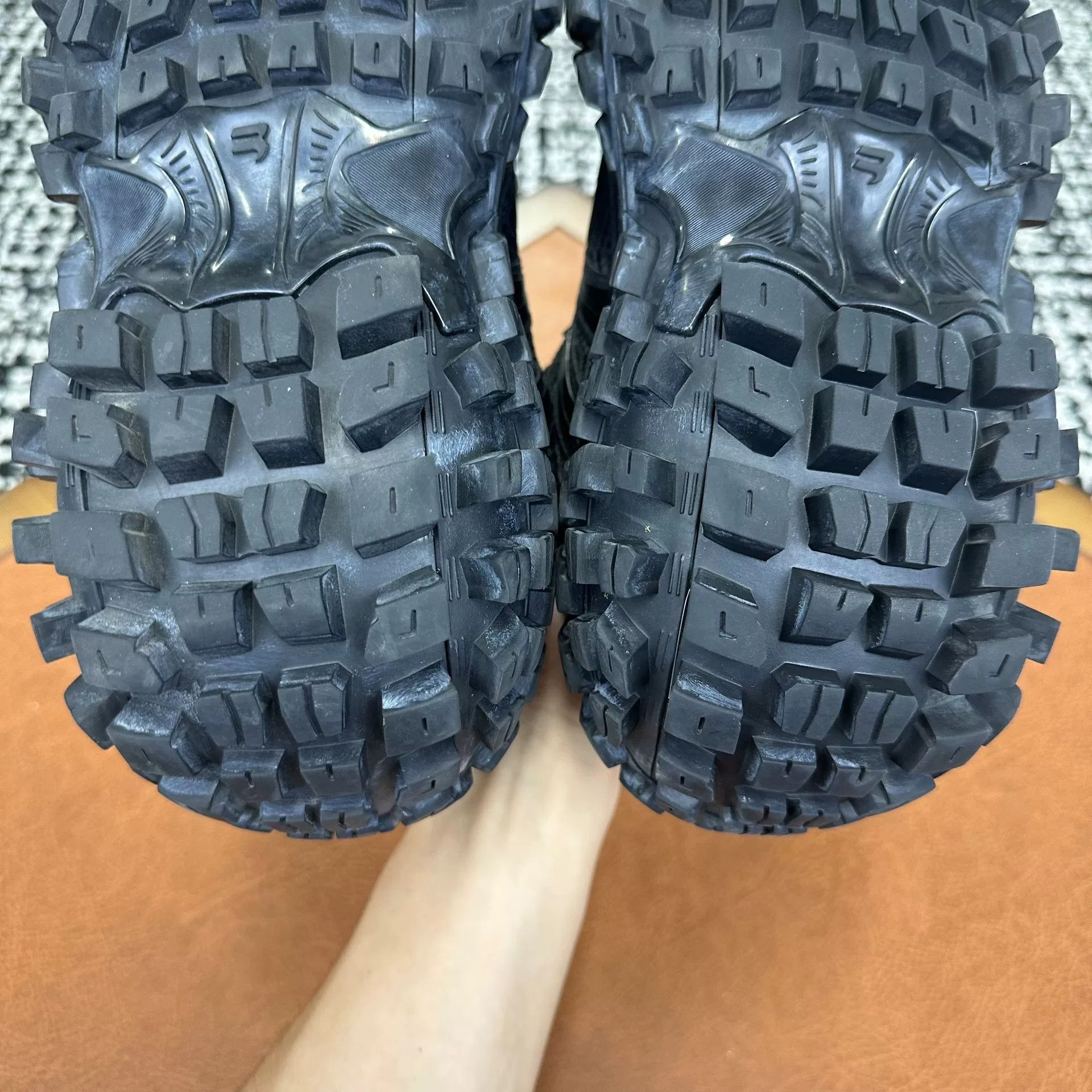 Balenciaga Balenciaga Black Lowtop Sneakers it_38 Women Size US 8 / IT 38 - 8 Thumbnail