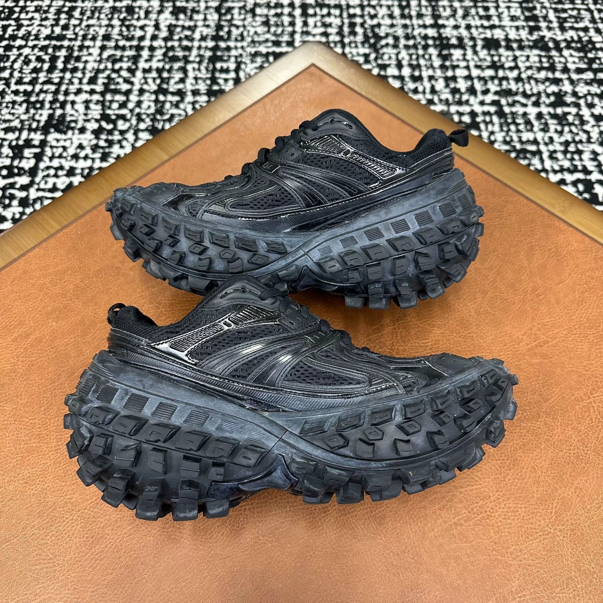 Balenciaga Balenciaga Black Lowtop Sneakers it_38 Women Size US 8 / IT 38 - 6 Thumbnail