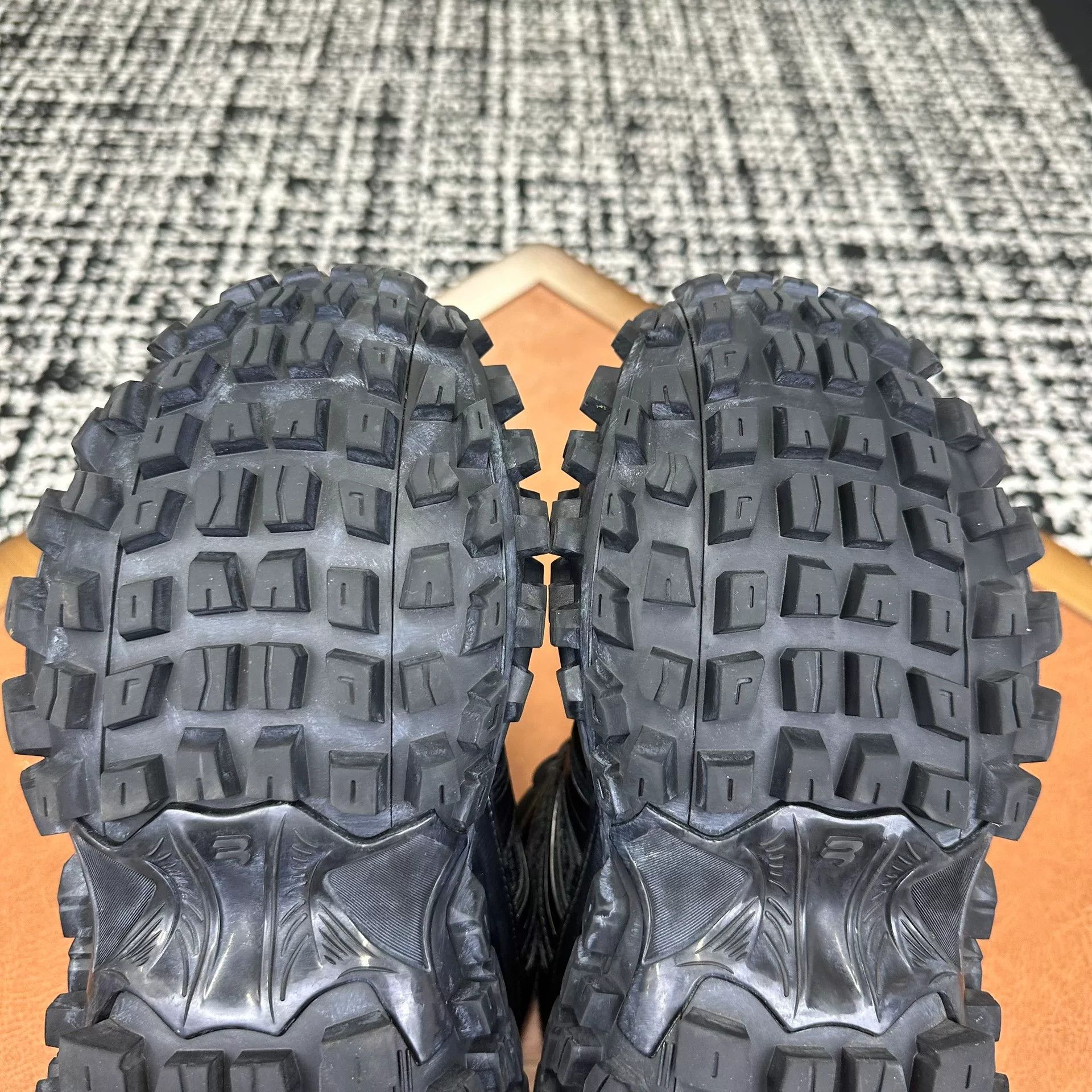 Balenciaga Balenciaga Black Lowtop Sneakers it_38 Women Size US 8 / IT 38 - 9 Thumbnail
