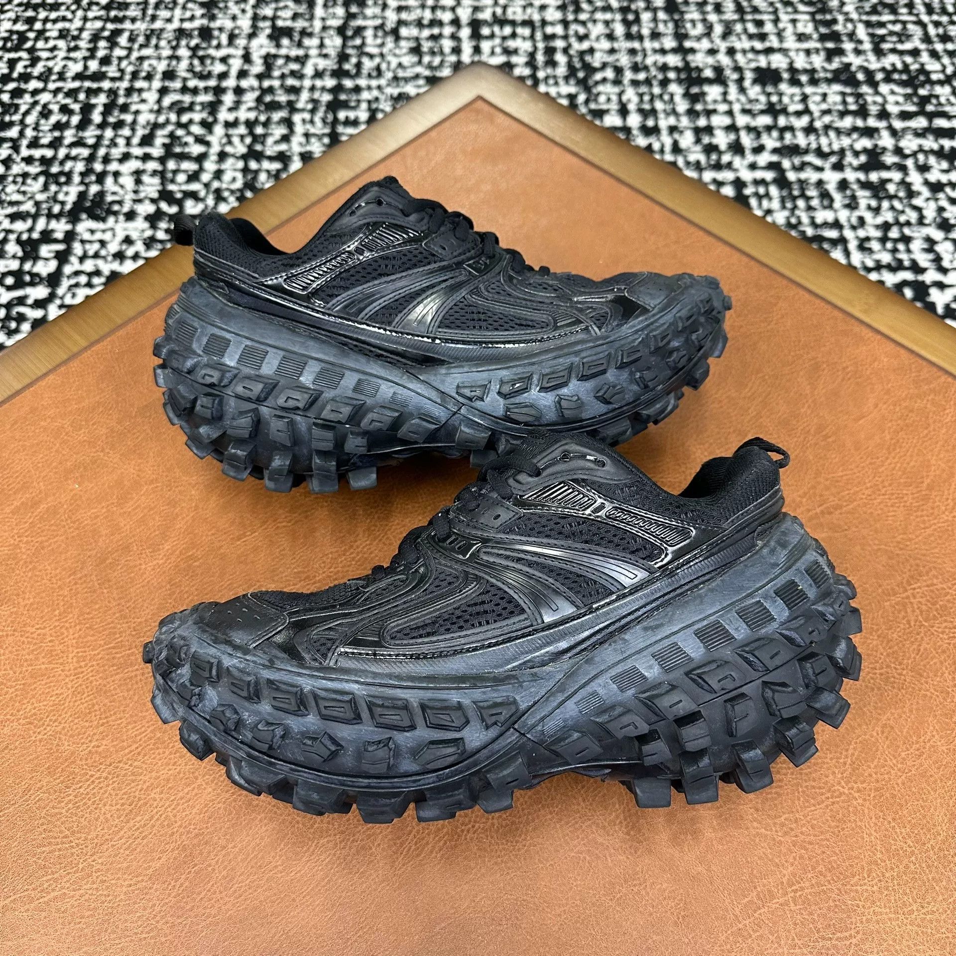 Balenciaga Balenciaga Black Lowtop Sneakers it_38 Women Size US 8 / IT 38 - 5 Thumbnail