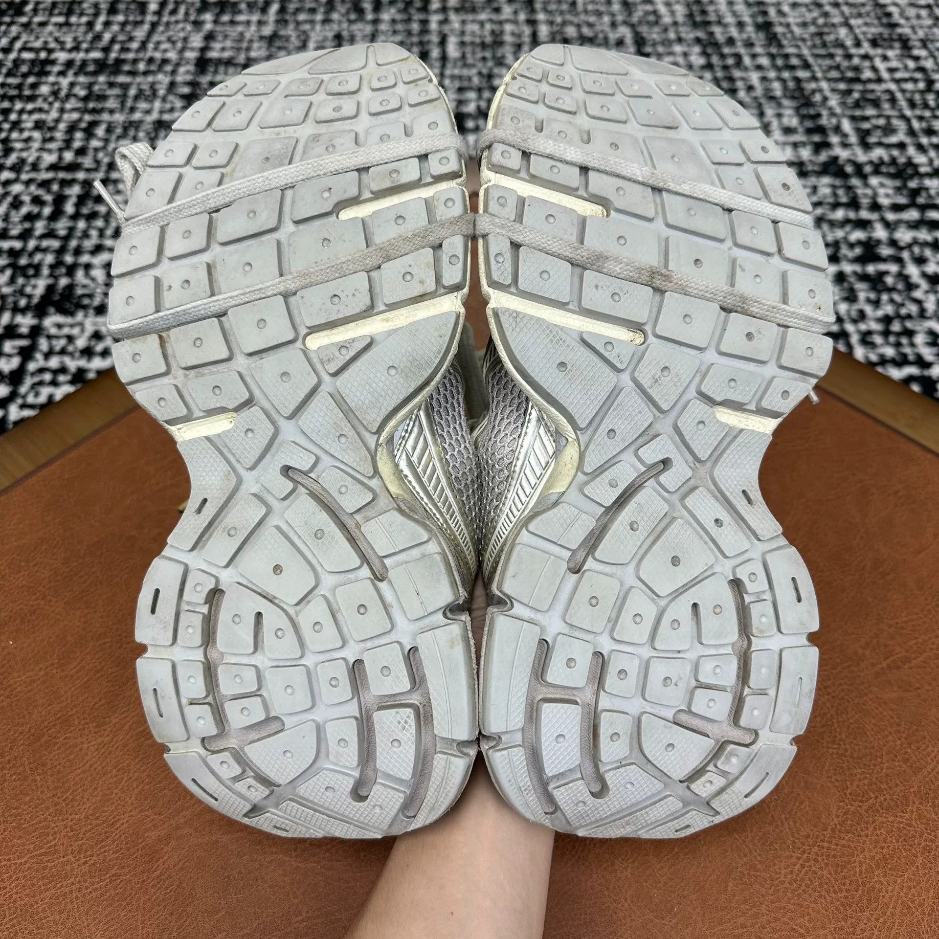 Balenciaga Balenciaga Mesh Beige Lowtop Sneakers 7 Men Size US 7 / EU 40 - 5 Thumbnail