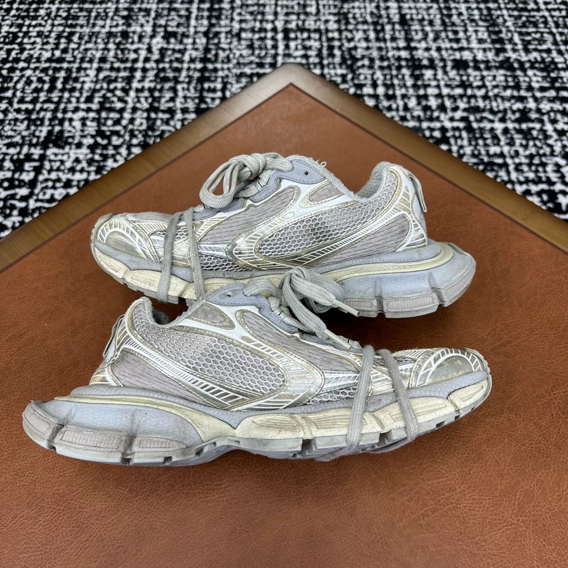 Balenciaga Balenciaga Mesh Beige Lowtop Sneakers 7 Men Size US 7 / EU 40 - 7 Thumbnail