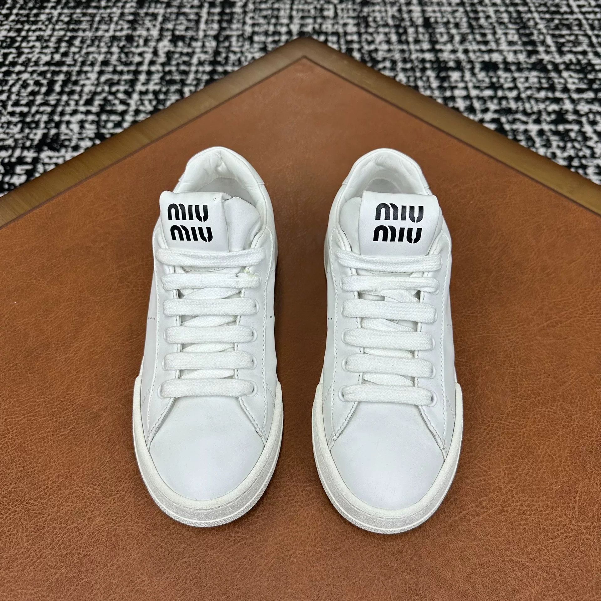 Miu Miu Miu Miu Leather White Lowtop Sneakers it_37 Women Size US 7 / IT 37 - 2 Thumbnail