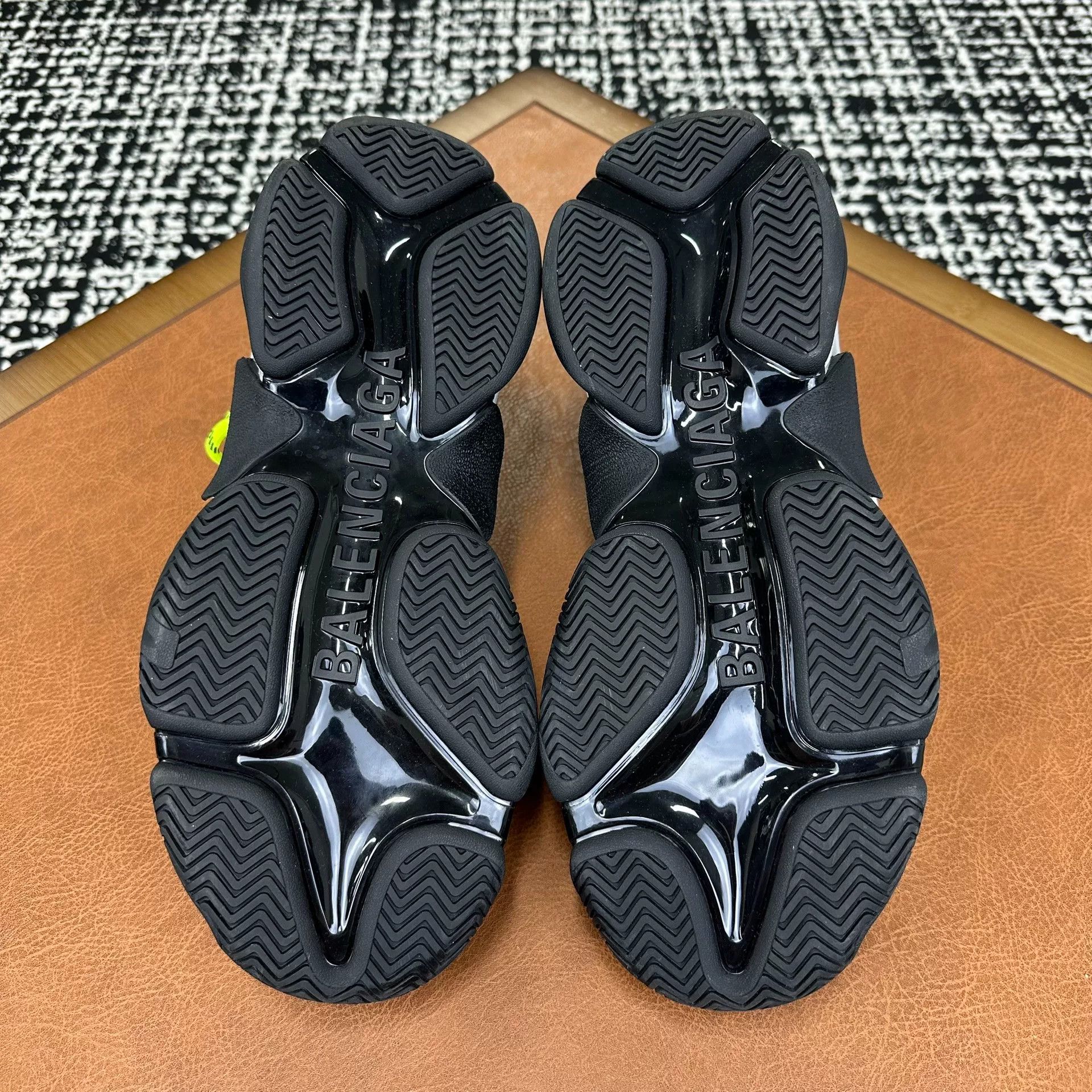 Balenciaga Balenciaga Multi Lowtop Sneakers 11 Men Size US 11 / EU 44 - 7 Thumbnail