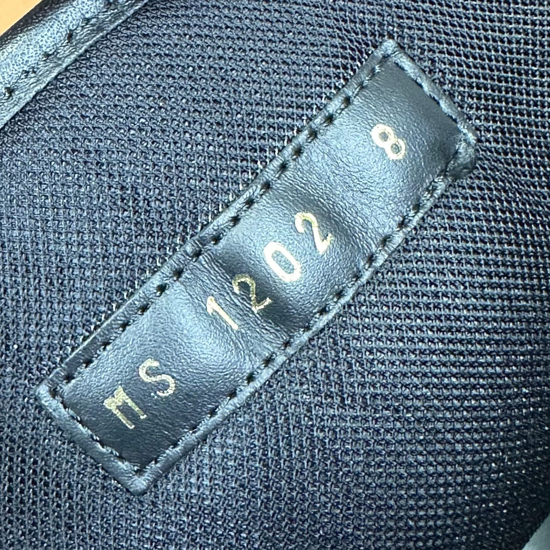 Louis Vuitton Louis Vuitton Canvas Black Hitop Sneakers 9 Men Size US 9 / EU 42 - 8 Thumbnail