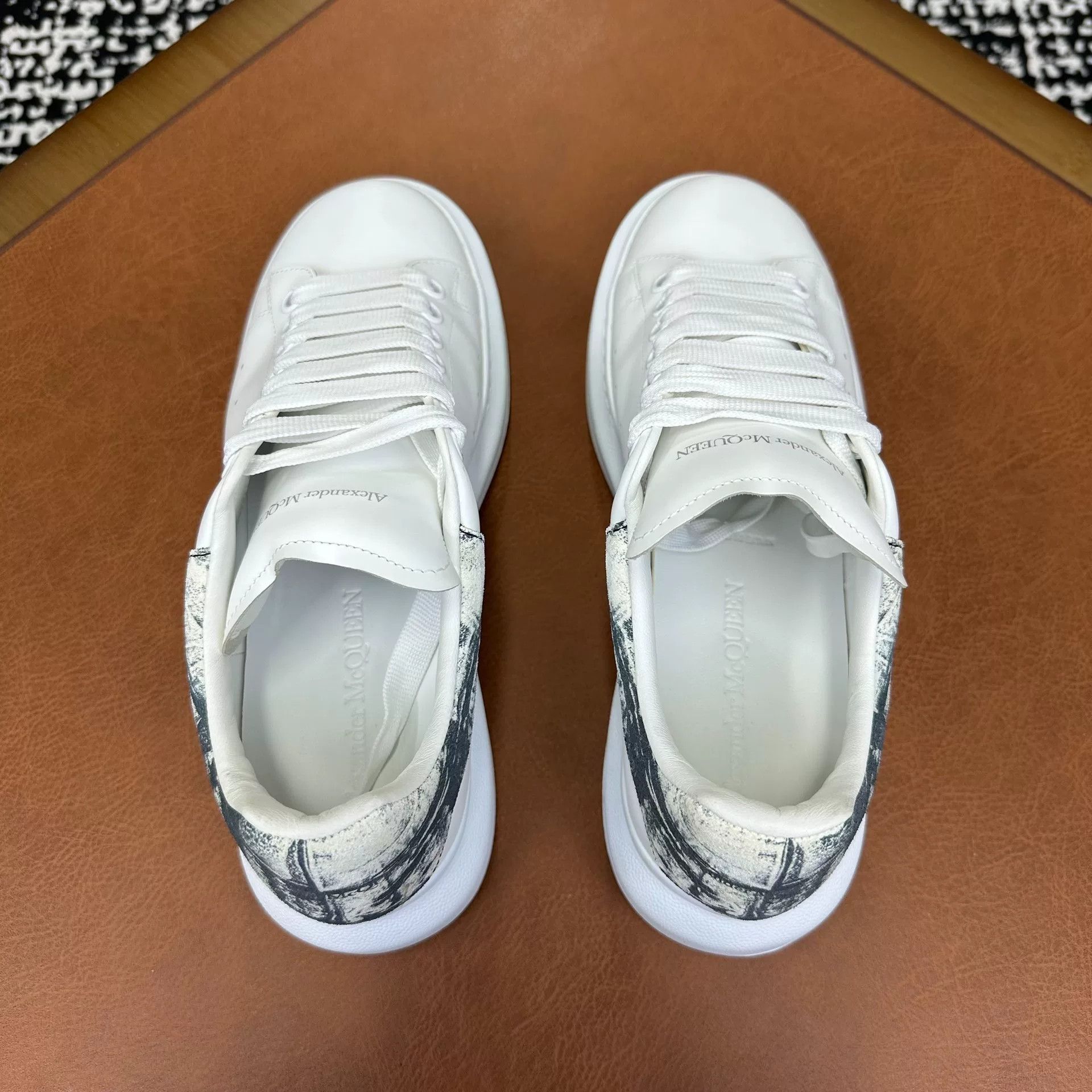 Alexander McQueen Alexander McQueen Blue Lowtop Sneakers 8 Men Size US 8 / EU 41 - 5 Thumbnail