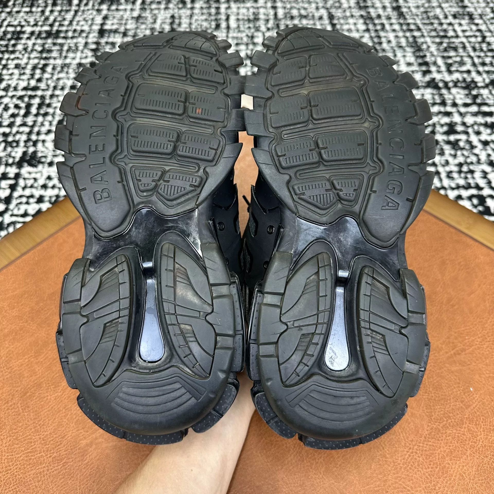 Balenciaga Balenciaga Clear Black Lowtop Sneakers 7 Men Size US 7 / EU 40 - 7 Thumbnail