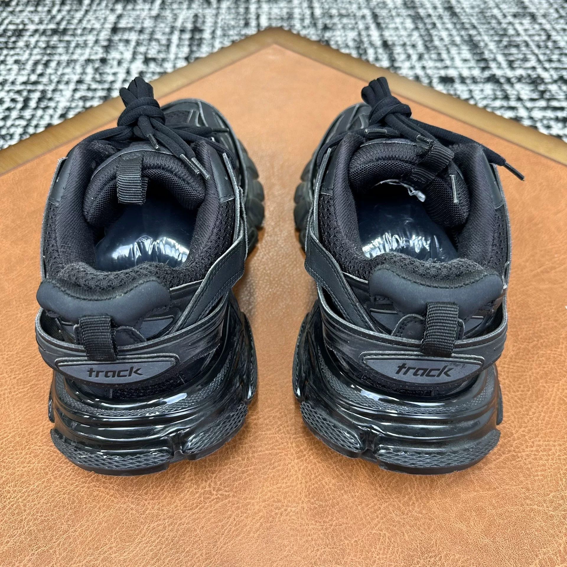 Balenciaga Balenciaga Clear Black Lowtop Sneakers 7 Men Size US 7 / EU 40 - 4 Thumbnail