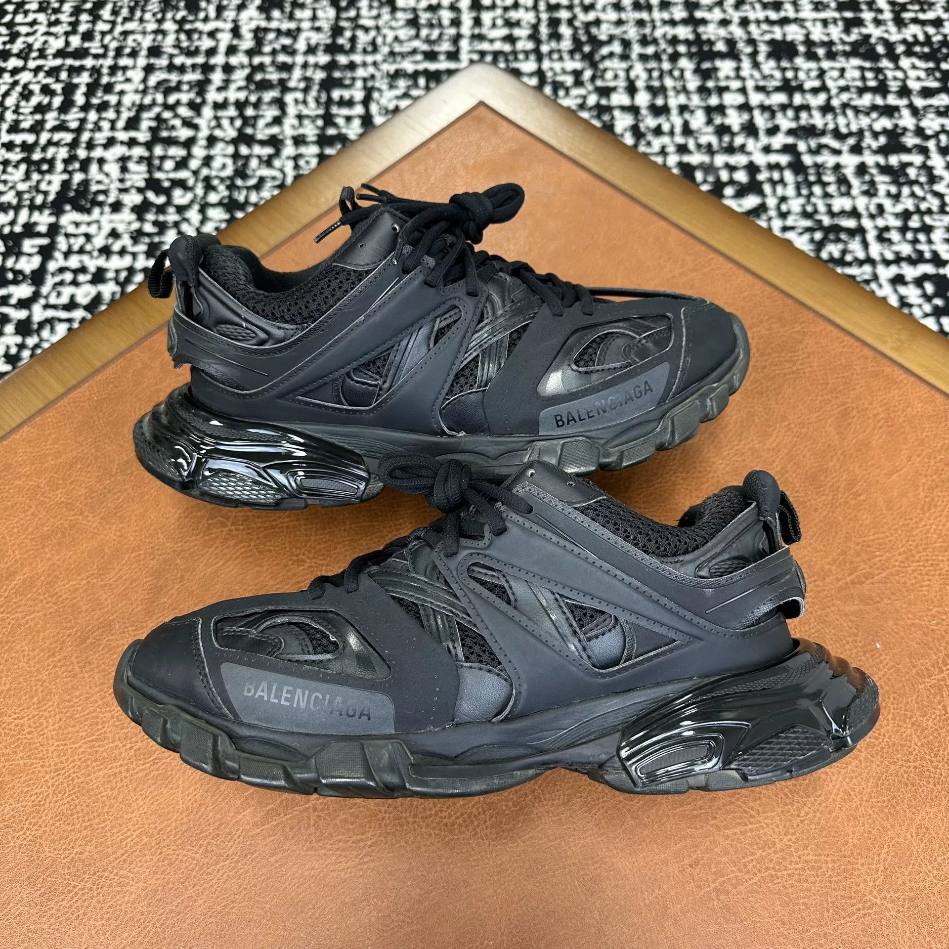 Balenciaga Balenciaga Clear Black Lowtop Sneakers 7 Men Size US 7 / EU 40 - 5 Thumbnail