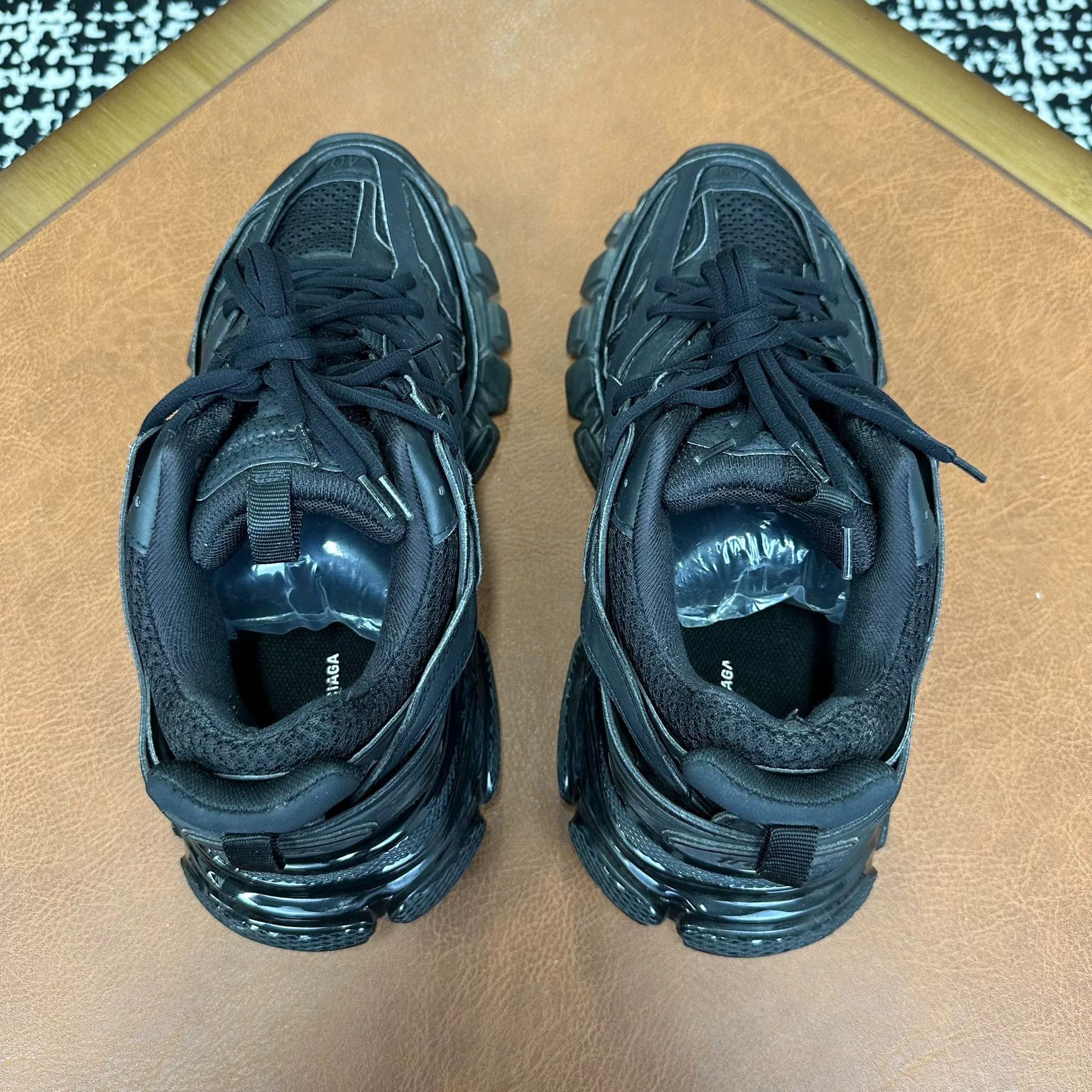 Balenciaga Balenciaga Clear Black Lowtop Sneakers 7 Men Size US 7 / EU 40 - 3 Thumbnail