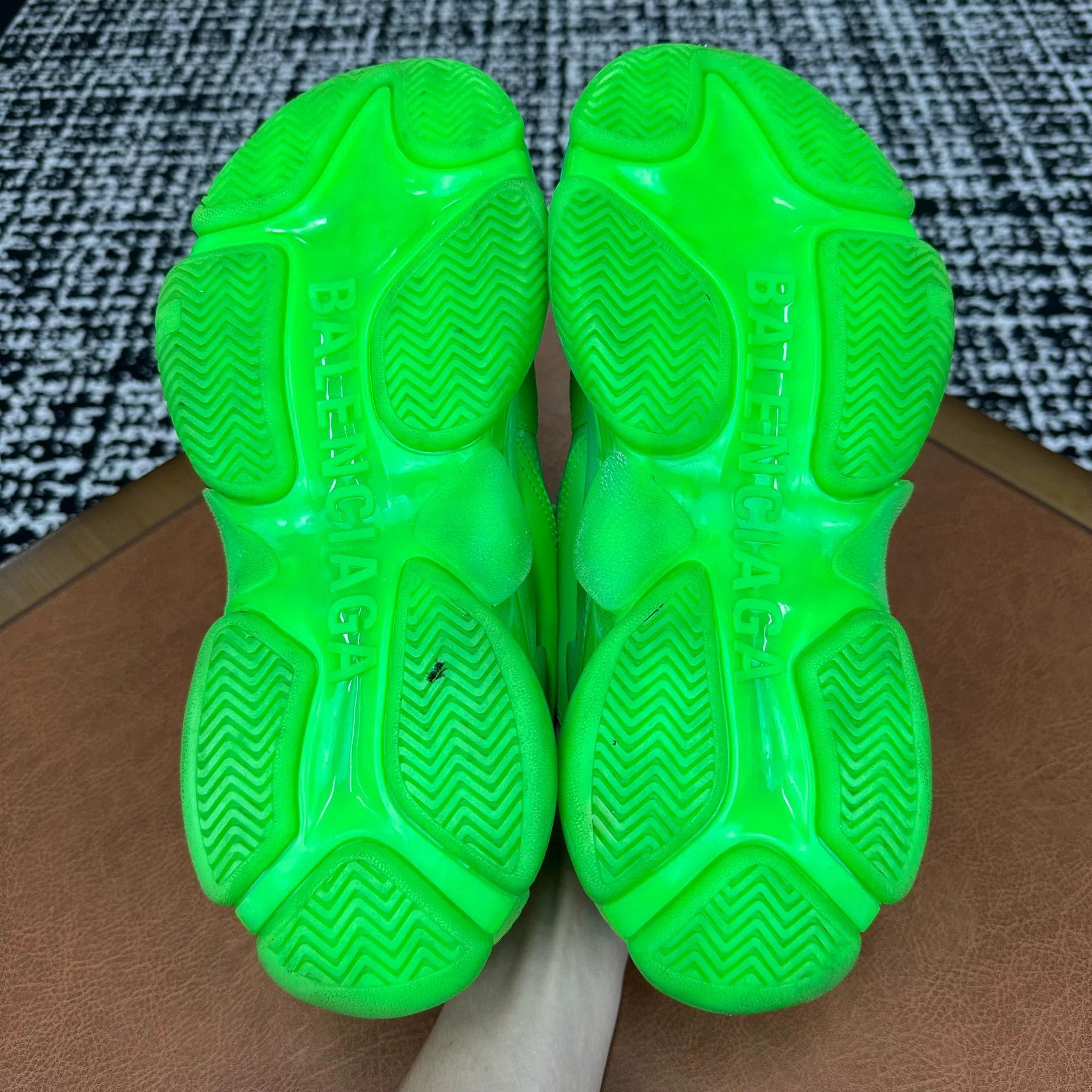 Balenciaga Balenciaga Green Lowtop Sneakers 7 Men Size US 7 / EU 40 - 7 Thumbnail