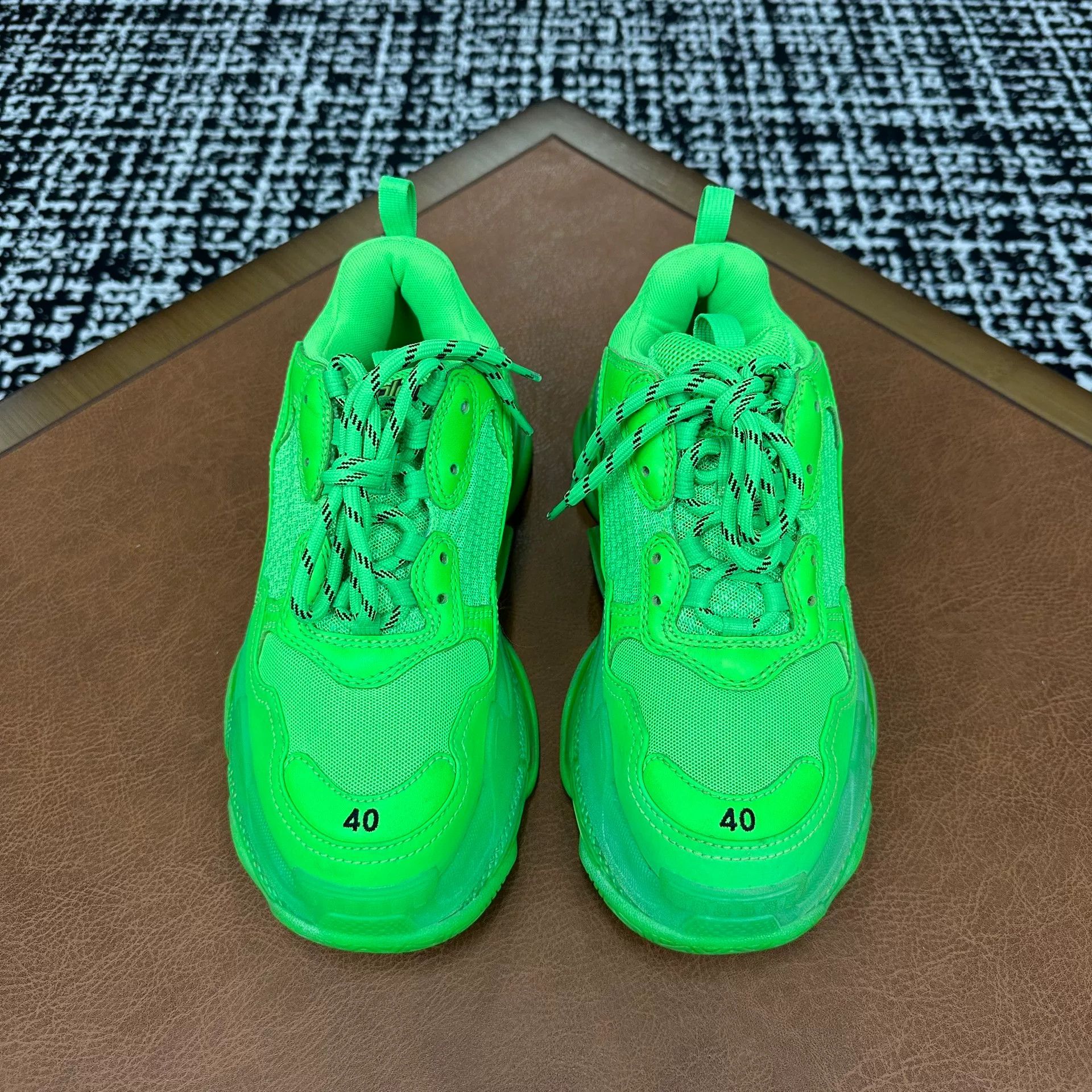 Balenciaga Balenciaga Green Lowtop Sneakers 7 Men Size US 7 / EU 40 - 2 Thumbnail