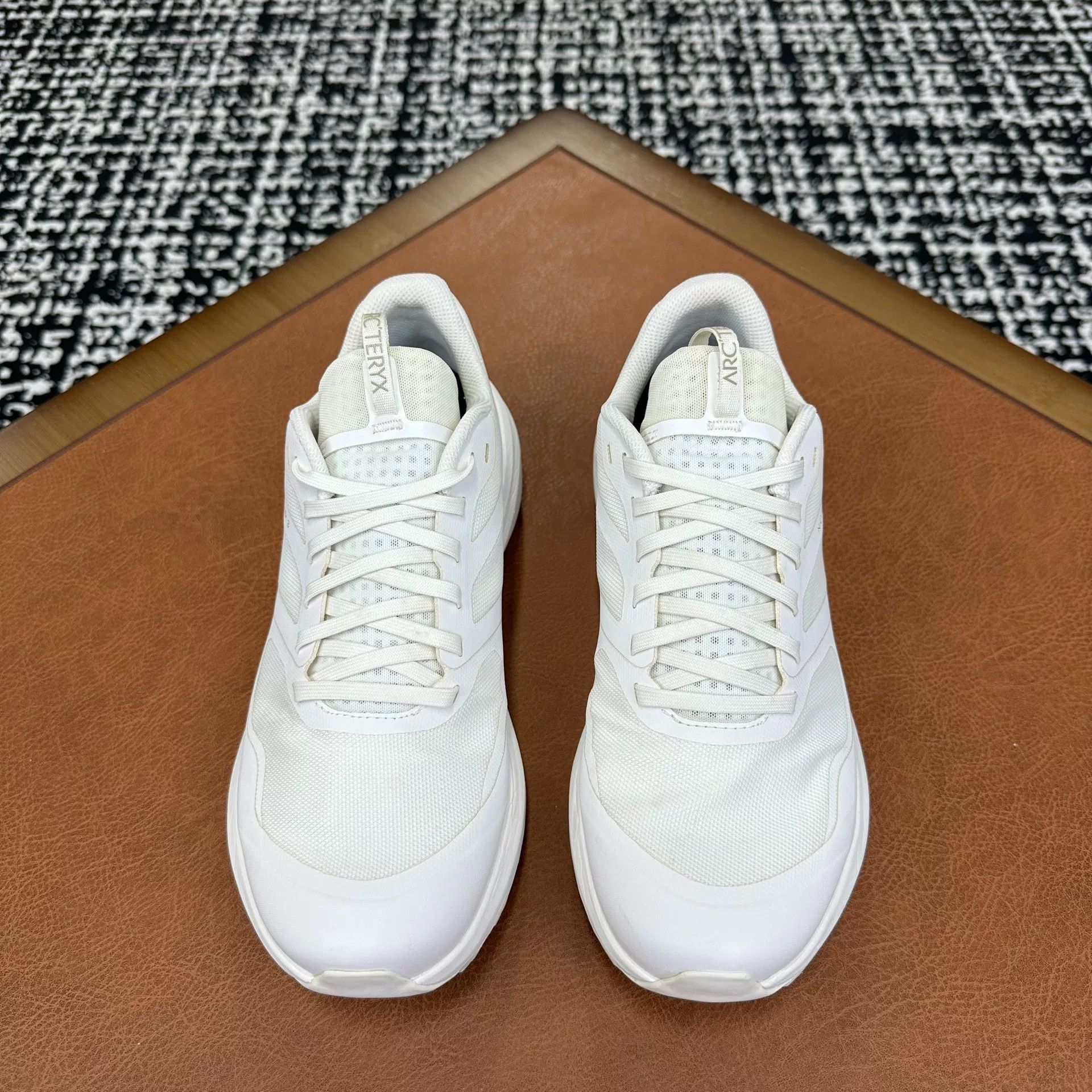 Arc'teryx Arc'teryx White Lowtop Sneakers 8 Men Size US 8 / EU 41 - 2 Thumbnail