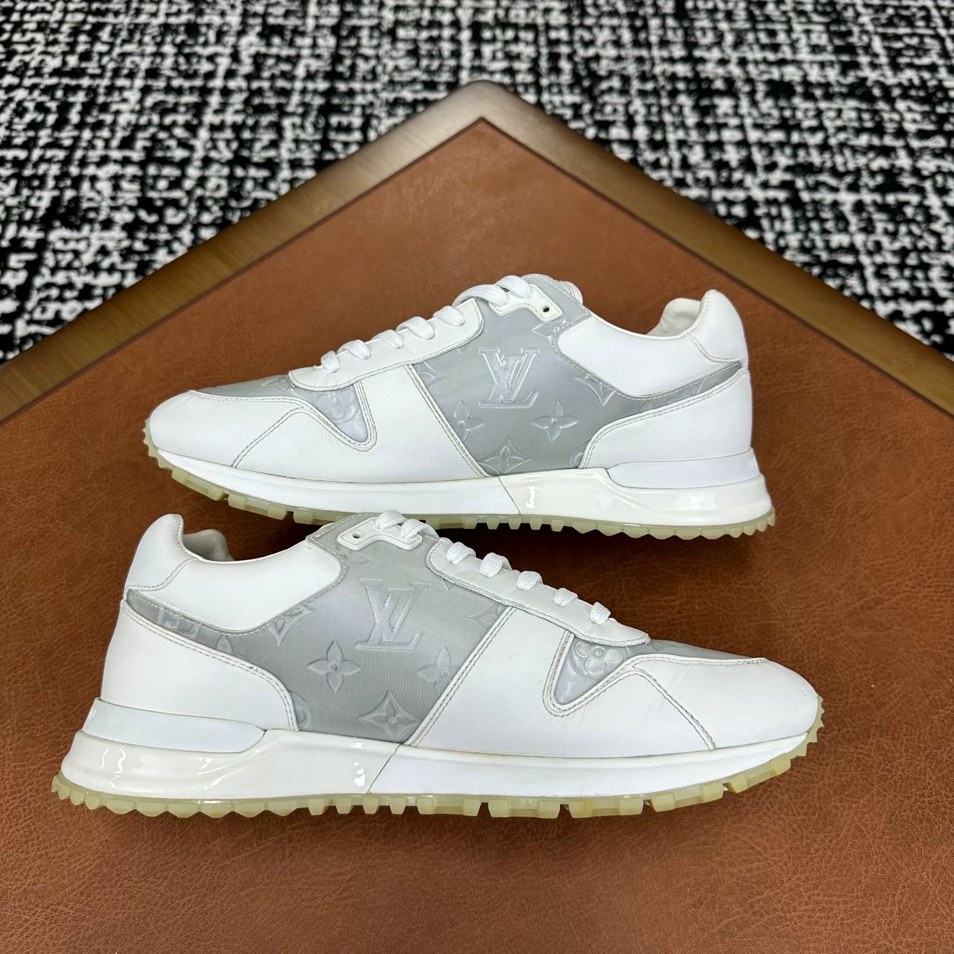 Louis Vuitton Louis Vuitton White Lowtop Sneakers 9 Men Size US 9 / EU 42 - 6 Thumbnail