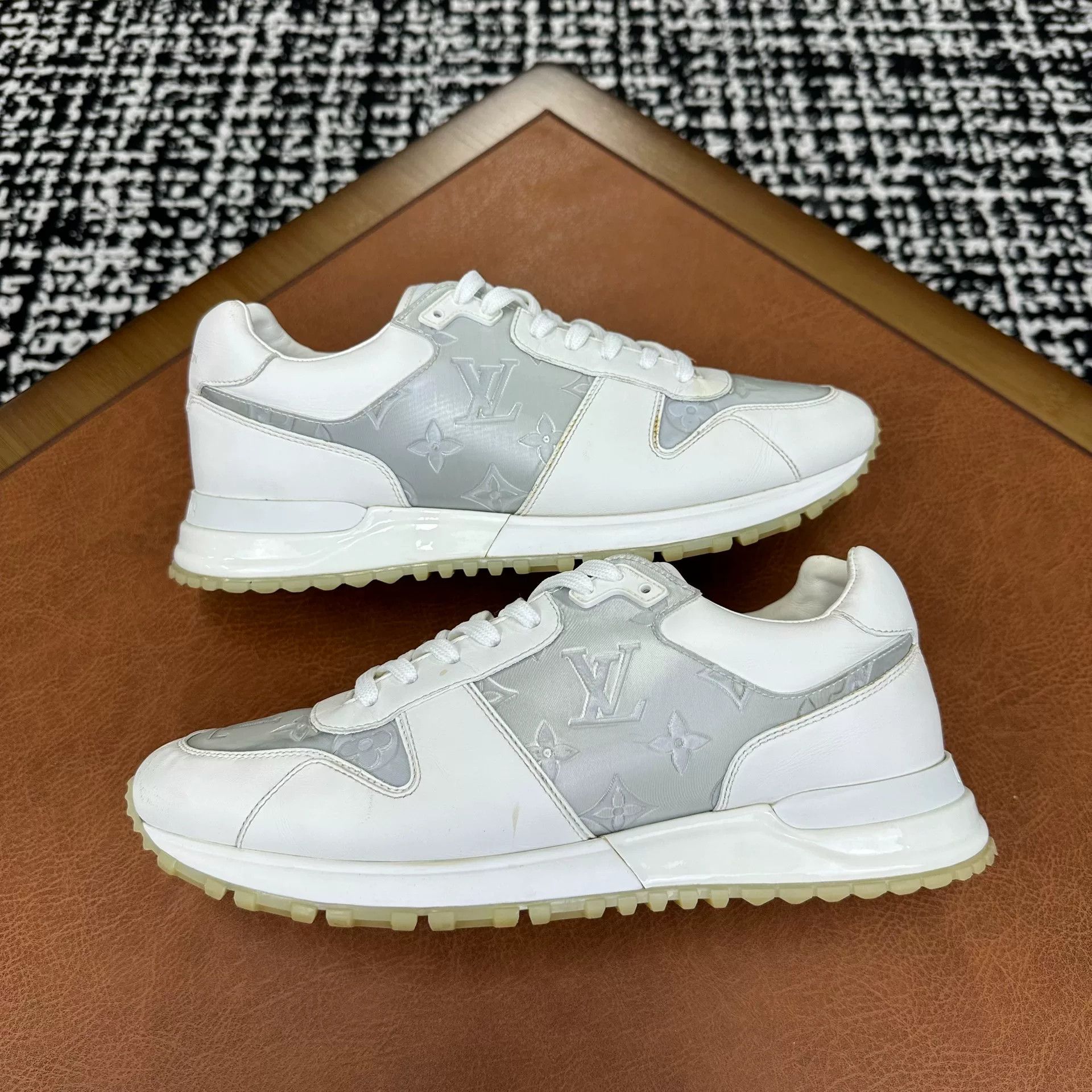 Louis Vuitton Louis Vuitton White Lowtop Sneakers 9 Men Size US 9 / EU 42 - 5 Thumbnail