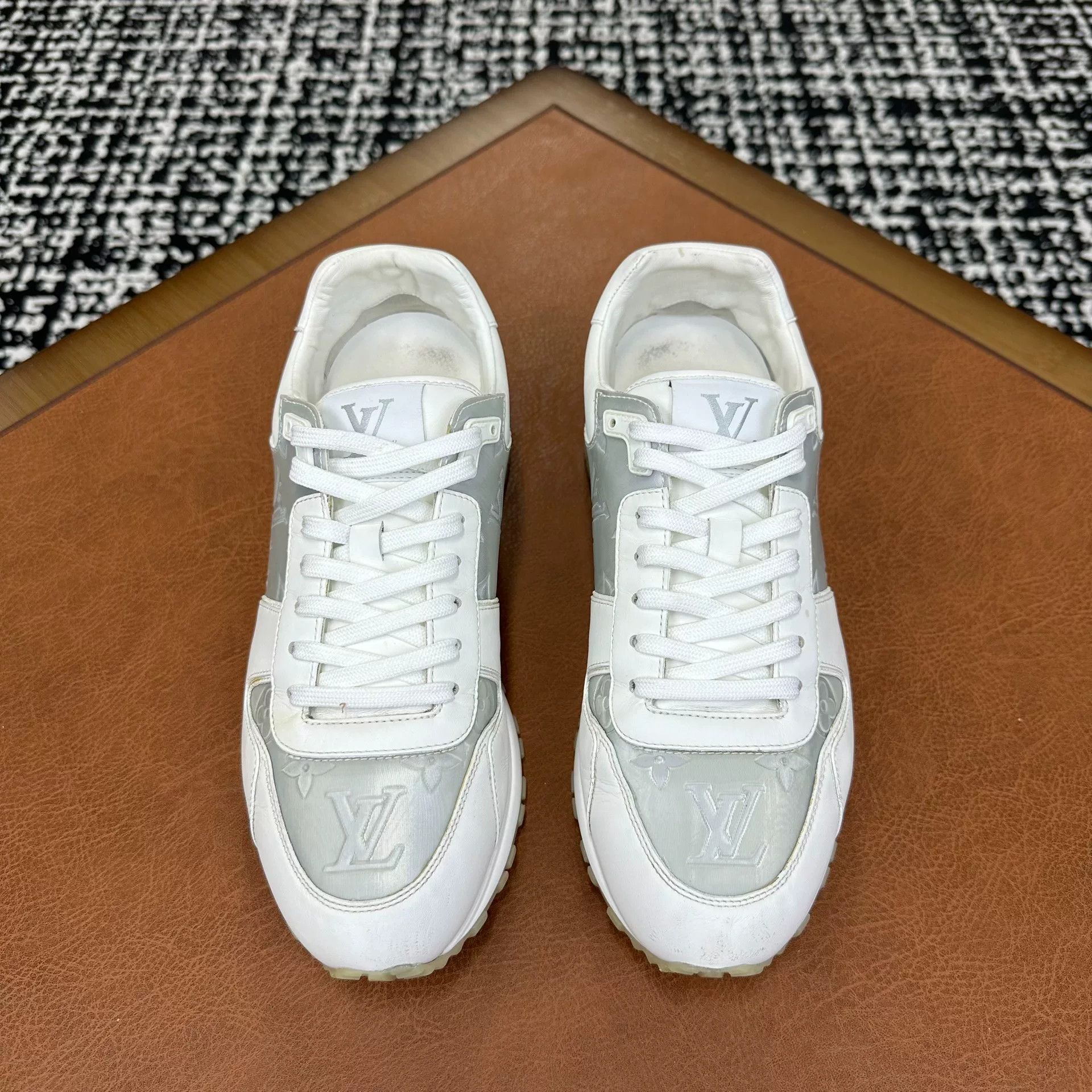 Louis Vuitton Louis Vuitton White Lowtop Sneakers 9 Men Size US 9 / EU 42 - 2 Thumbnail