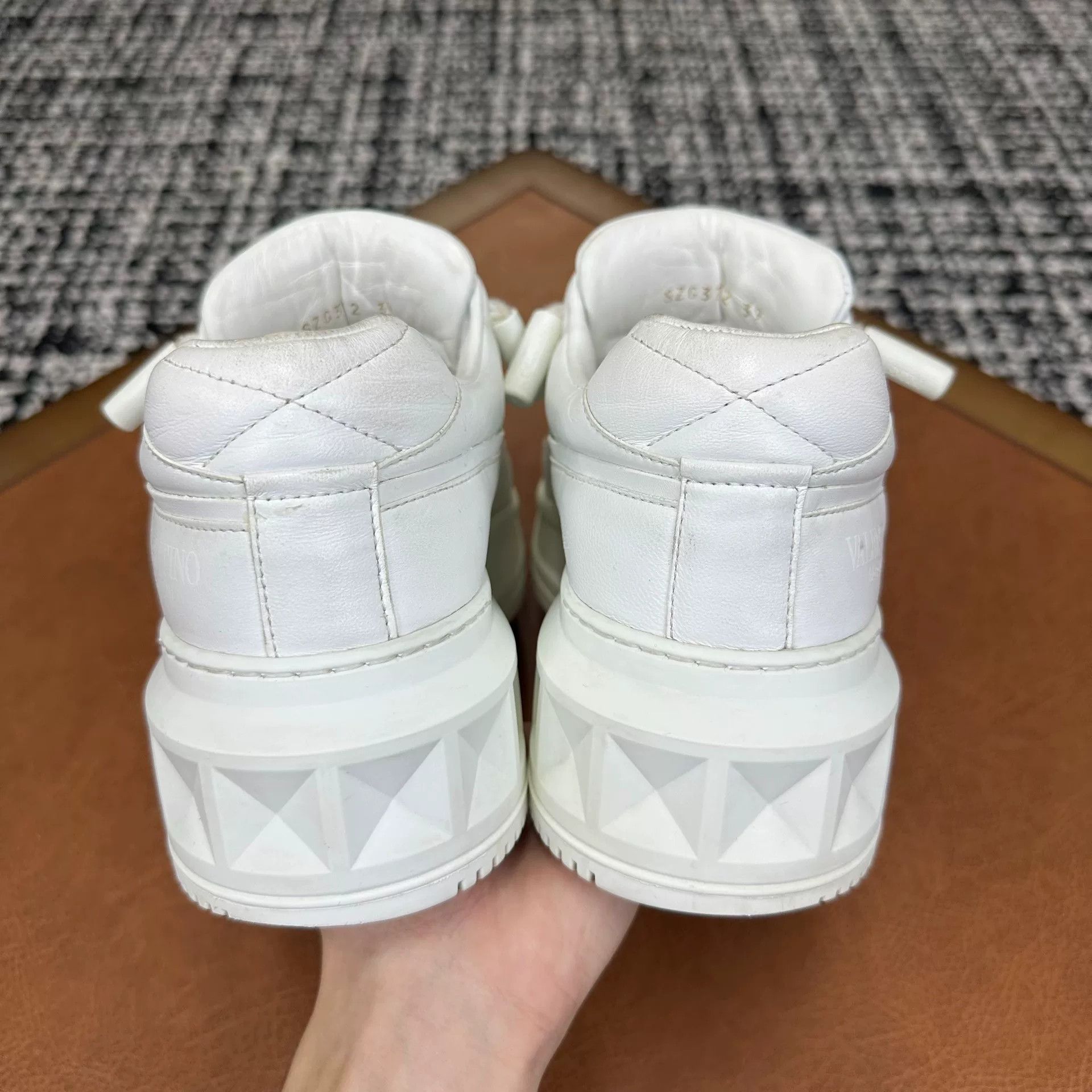 Valentino Valentino White Lowtop Sneakers it_39 Women Size US 9 / IT 39 - 3 Thumbnail