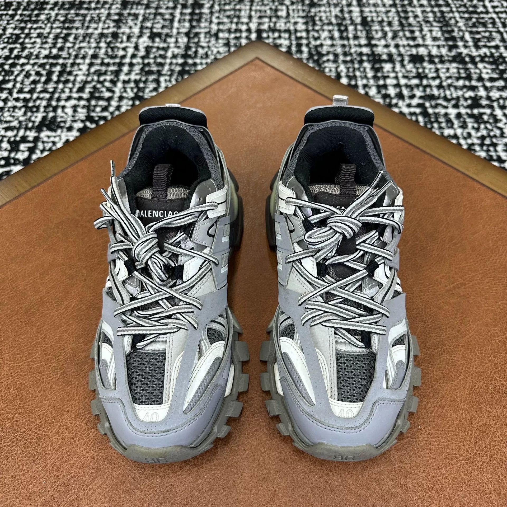 Balenciaga Balenciaga Lowtop Sneakers 7 Men Size US 7 / EU 40 - 2 Thumbnail