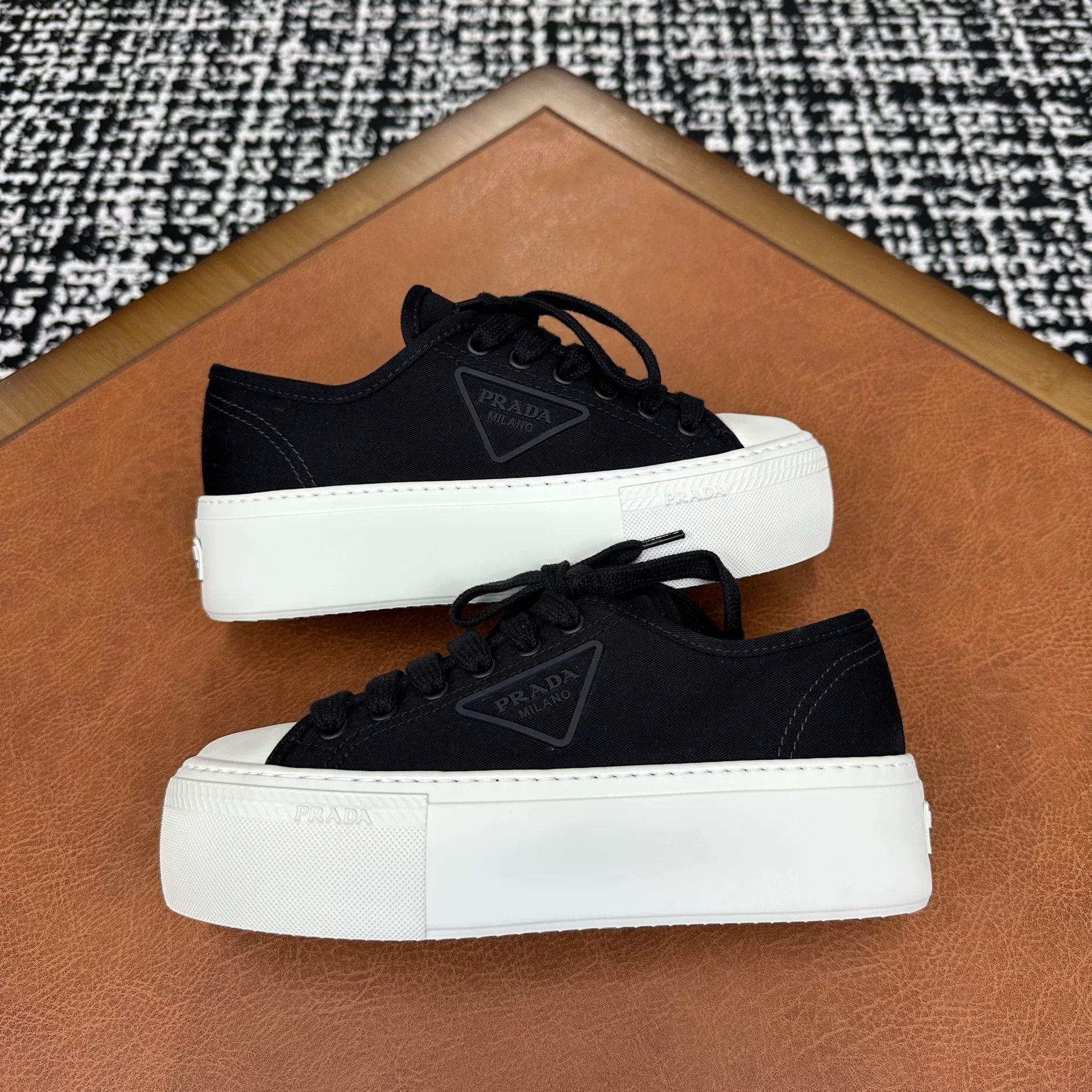 Prada Prada Black Lowtop Sneakers it_35 Women Size US 5 / IT 35 - 5 Thumbnail