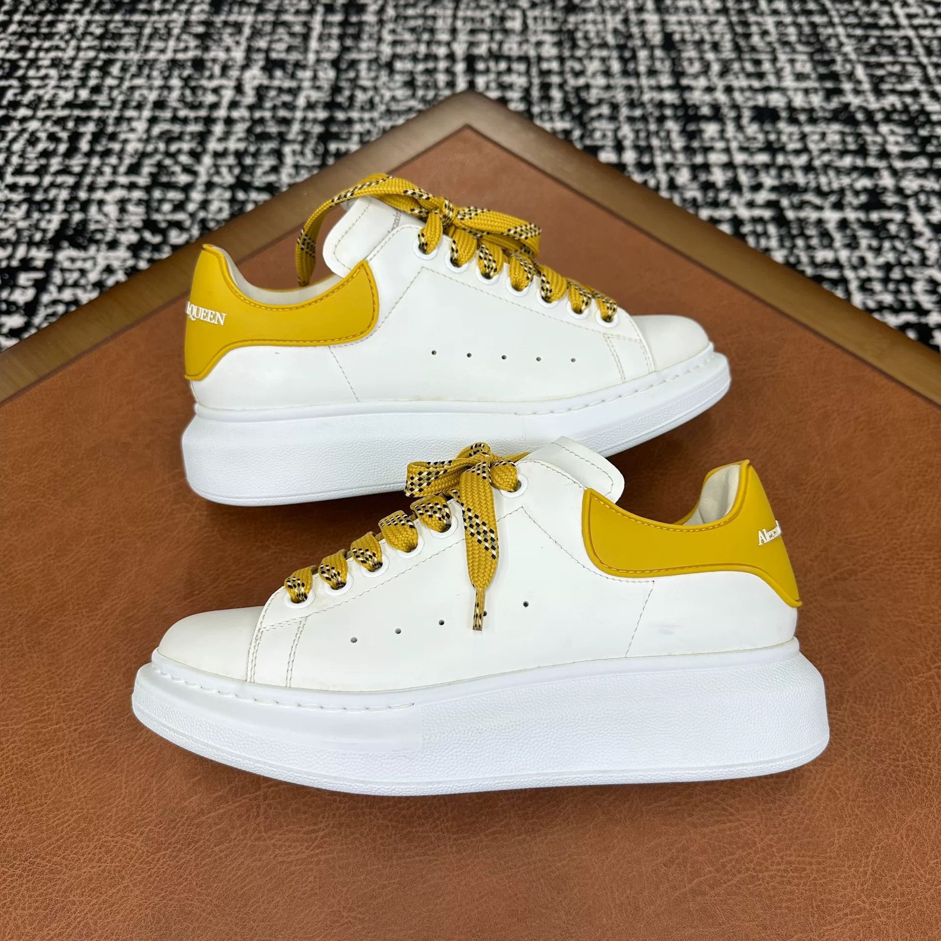 Alexander McQueen Alexander McQueen Yellow Lowtop Sneakers it_37 Women Size US 7 / IT 37 - 5 Thumbnail