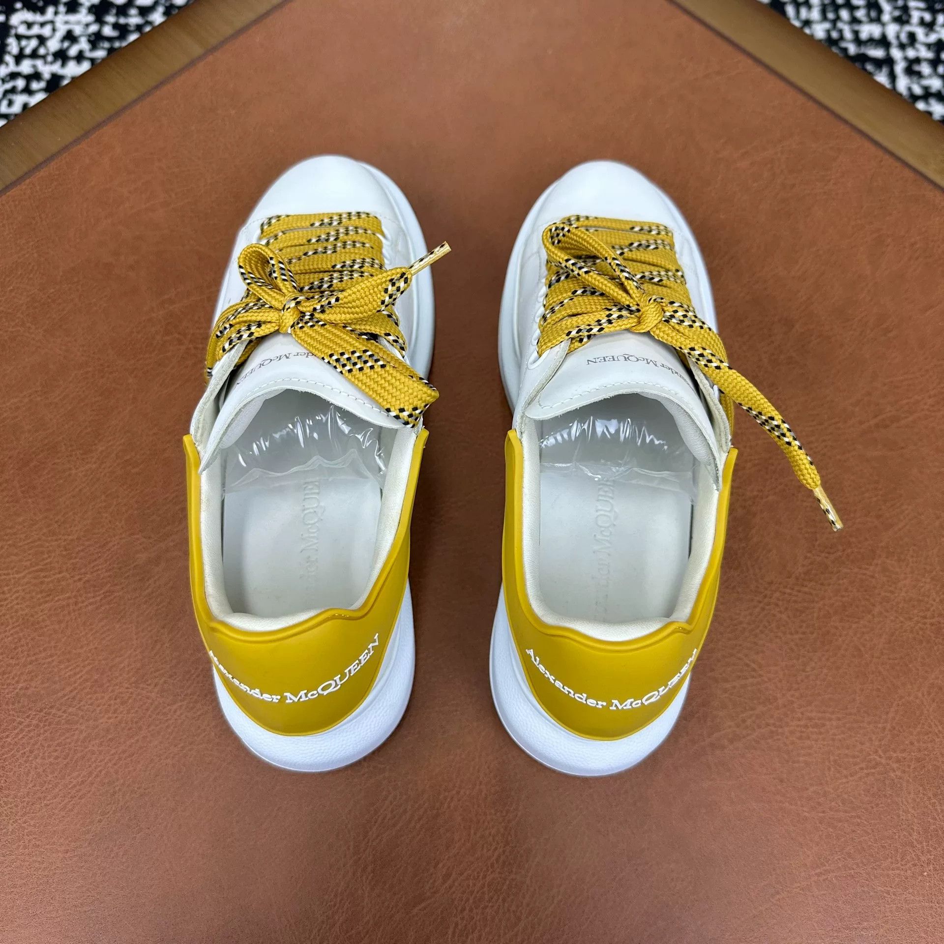 Alexander McQueen Alexander McQueen Yellow Lowtop Sneakers it_37 Women Size US 7 / IT 37 - 3 Thumbnail