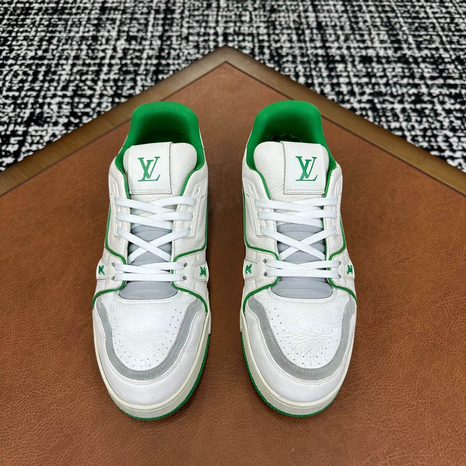 Louis Vuitton Louis Vuitton Training Green Lowtop Sneakers 10 Men Size US 10 / EU 43 - 2 Thumbnail
