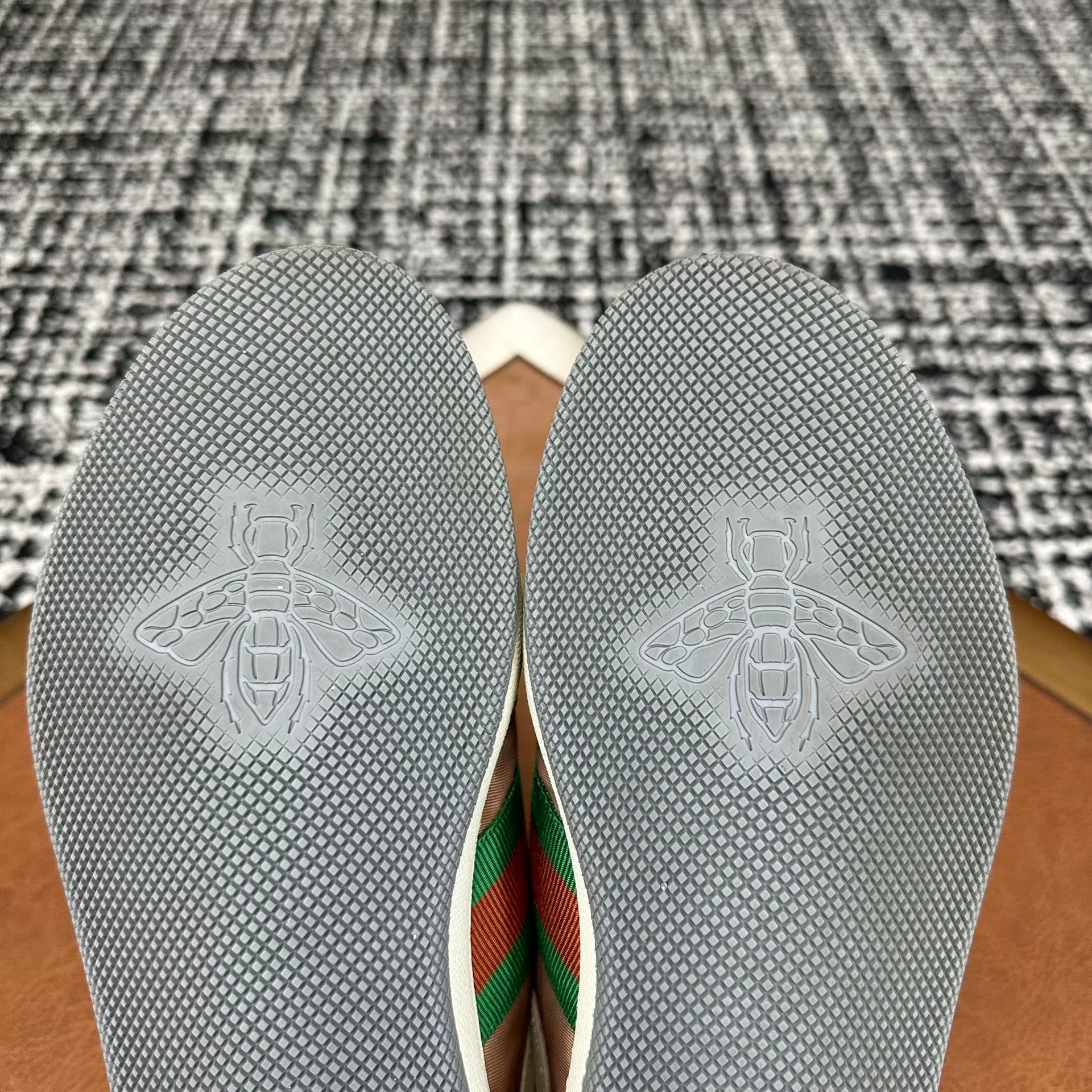 Gucci Gucci White Lowtop Sneakers it_37 Women Size US 7 / IT 37 - 8 Thumbnail