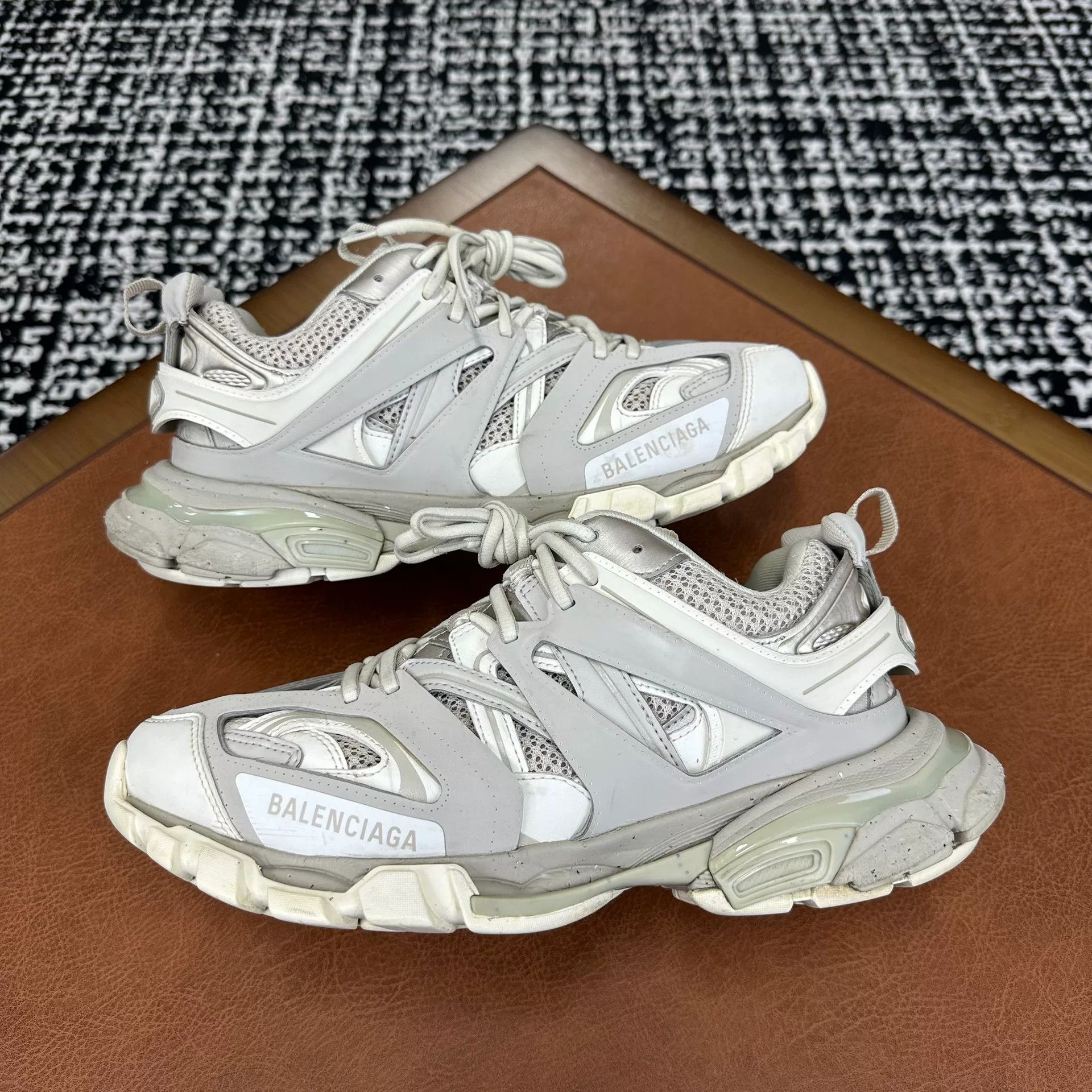 Balenciaga Balenciaga Brown Lowtop Sneakers 8 Men Size US 8 / EU 41 - 4 Thumbnail
