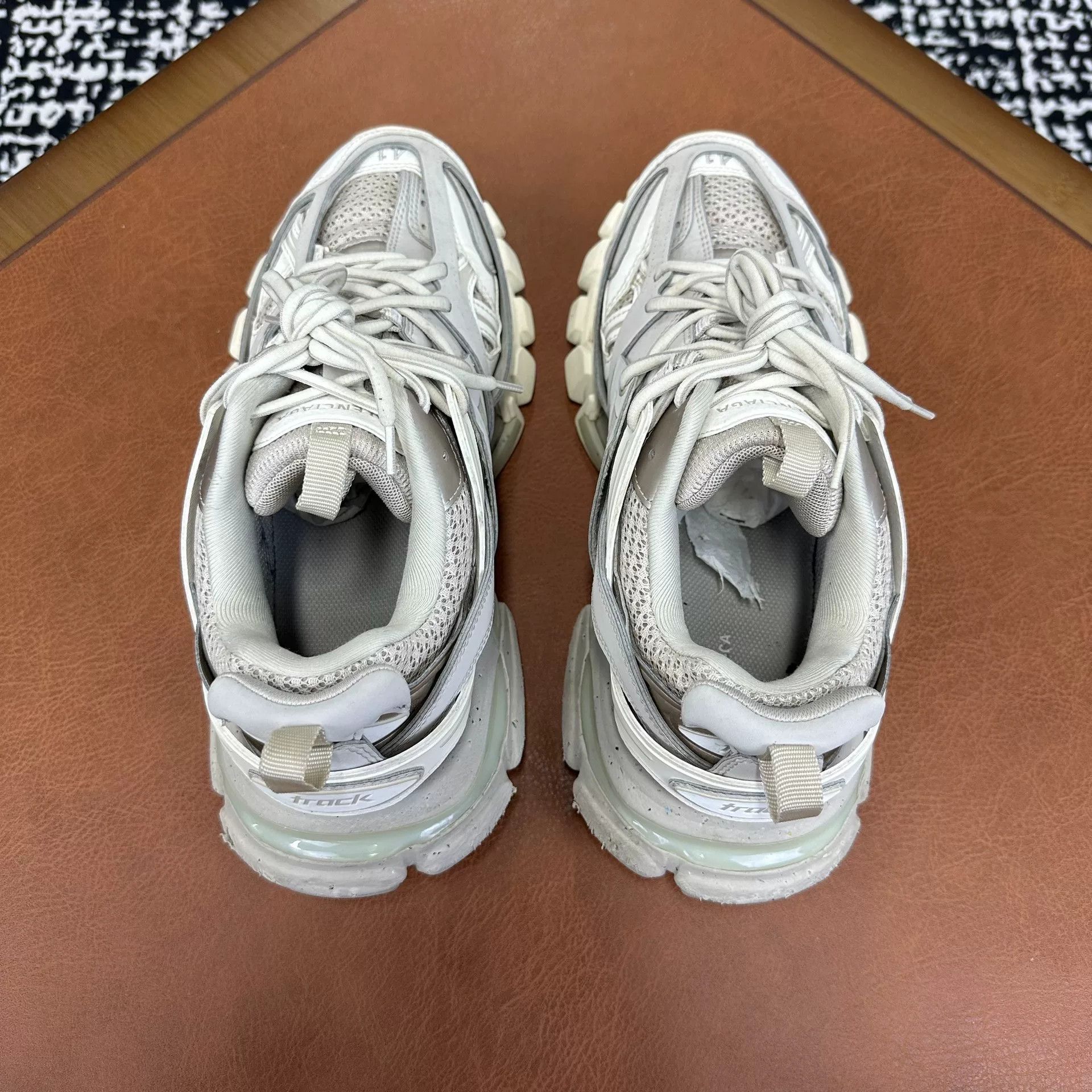 Balenciaga Balenciaga Brown Lowtop Sneakers 8 Men Size US 8 / EU 41 - 3 Thumbnail