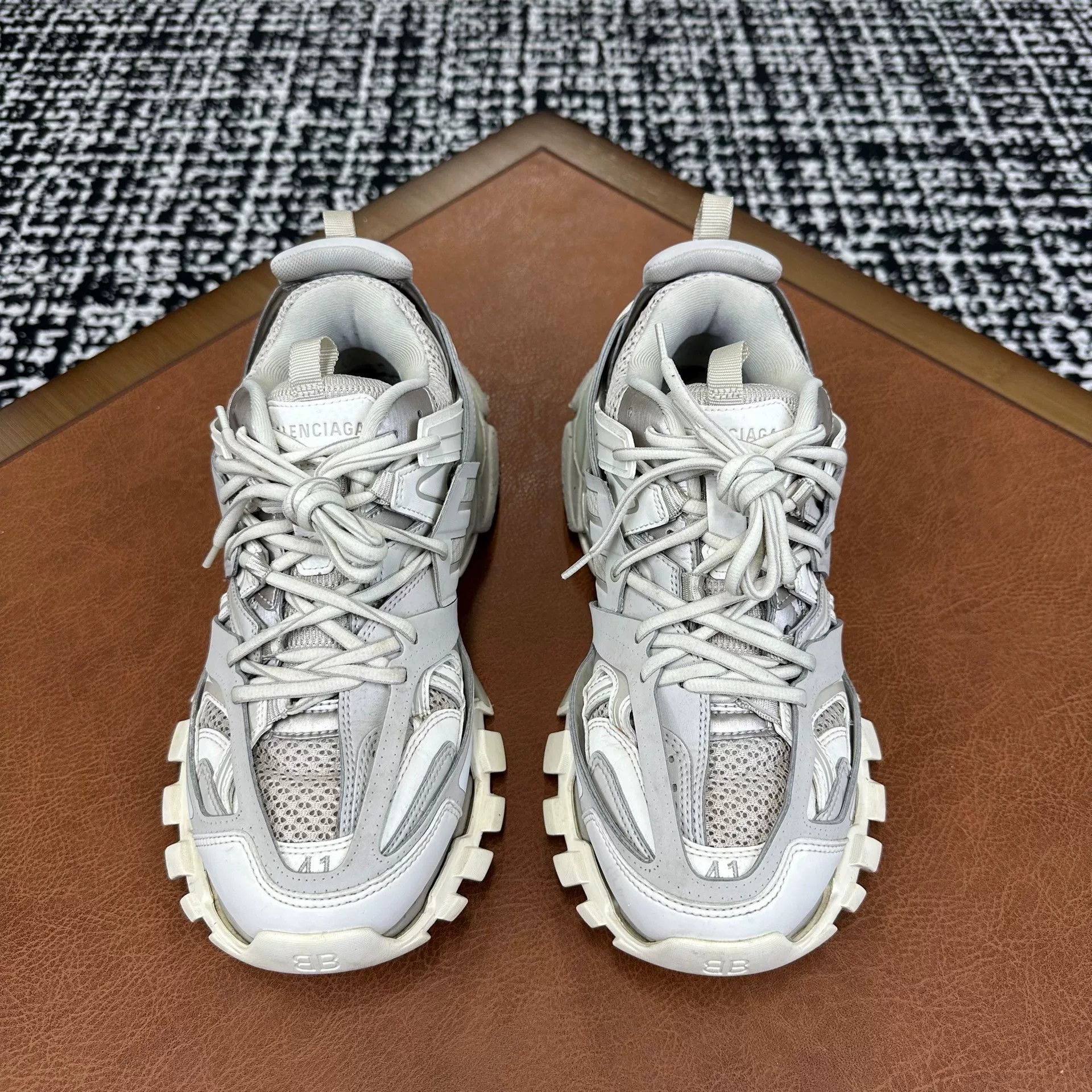 Balenciaga Balenciaga Brown Lowtop Sneakers 8 Men Size US 8 / EU 41 - 2 Thumbnail