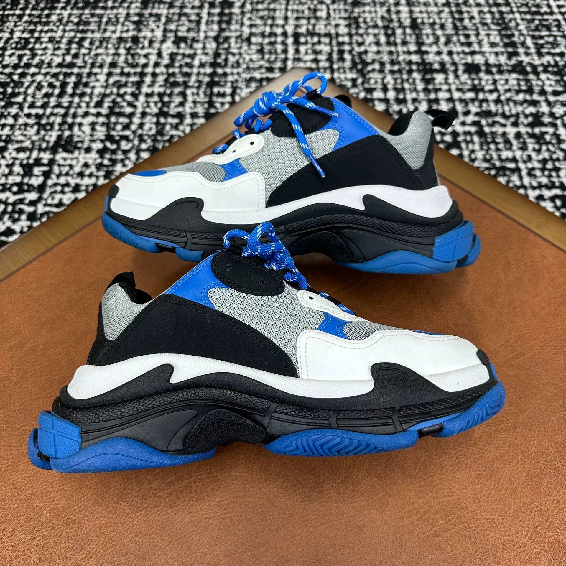 Balenciaga Balenciaga Blue Lowtop Sneakers 8 Men Size US 8 / EU 41 - 7 Thumbnail