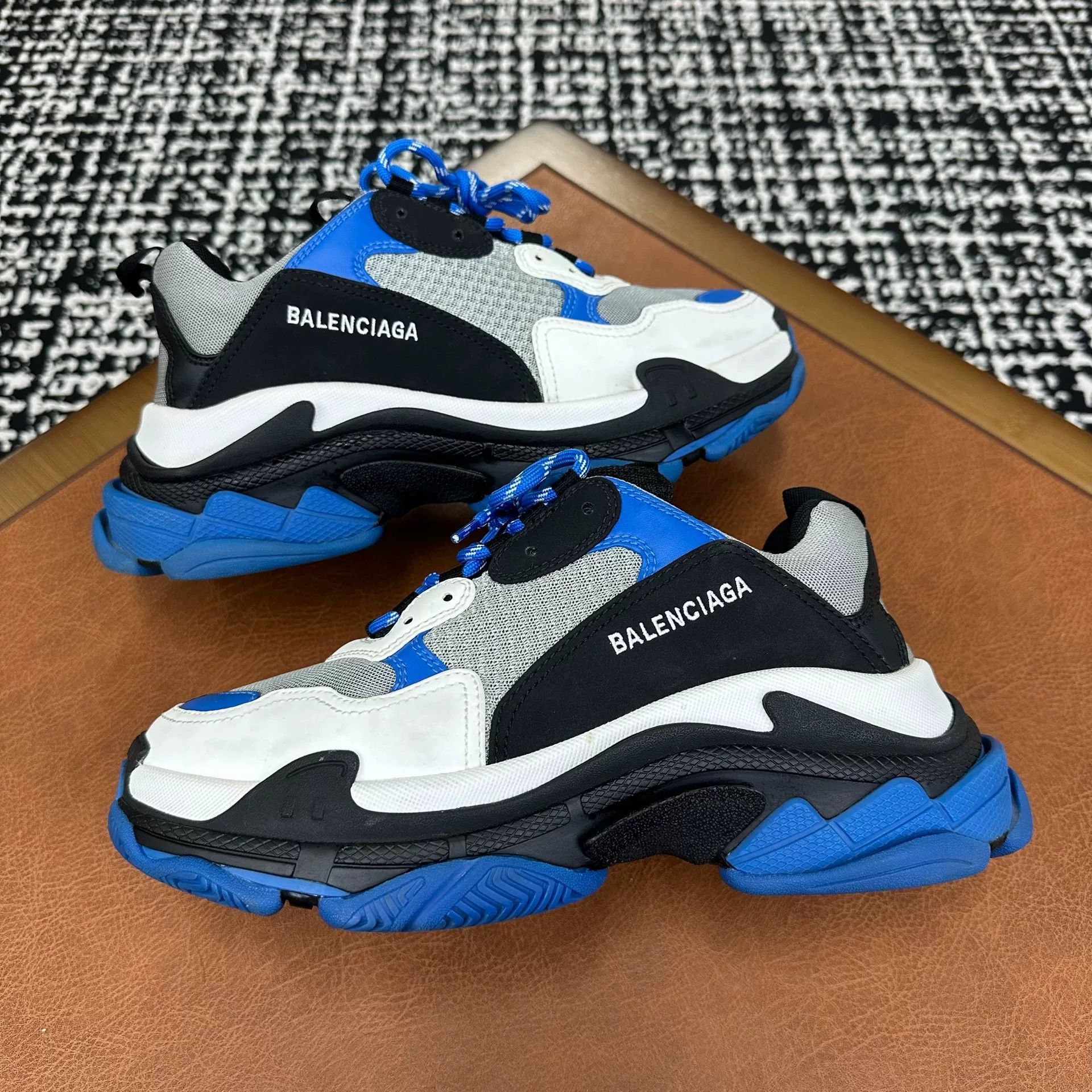 Balenciaga Balenciaga Blue Lowtop Sneakers 8 Men Size US 8 / EU 41 - 6 Thumbnail