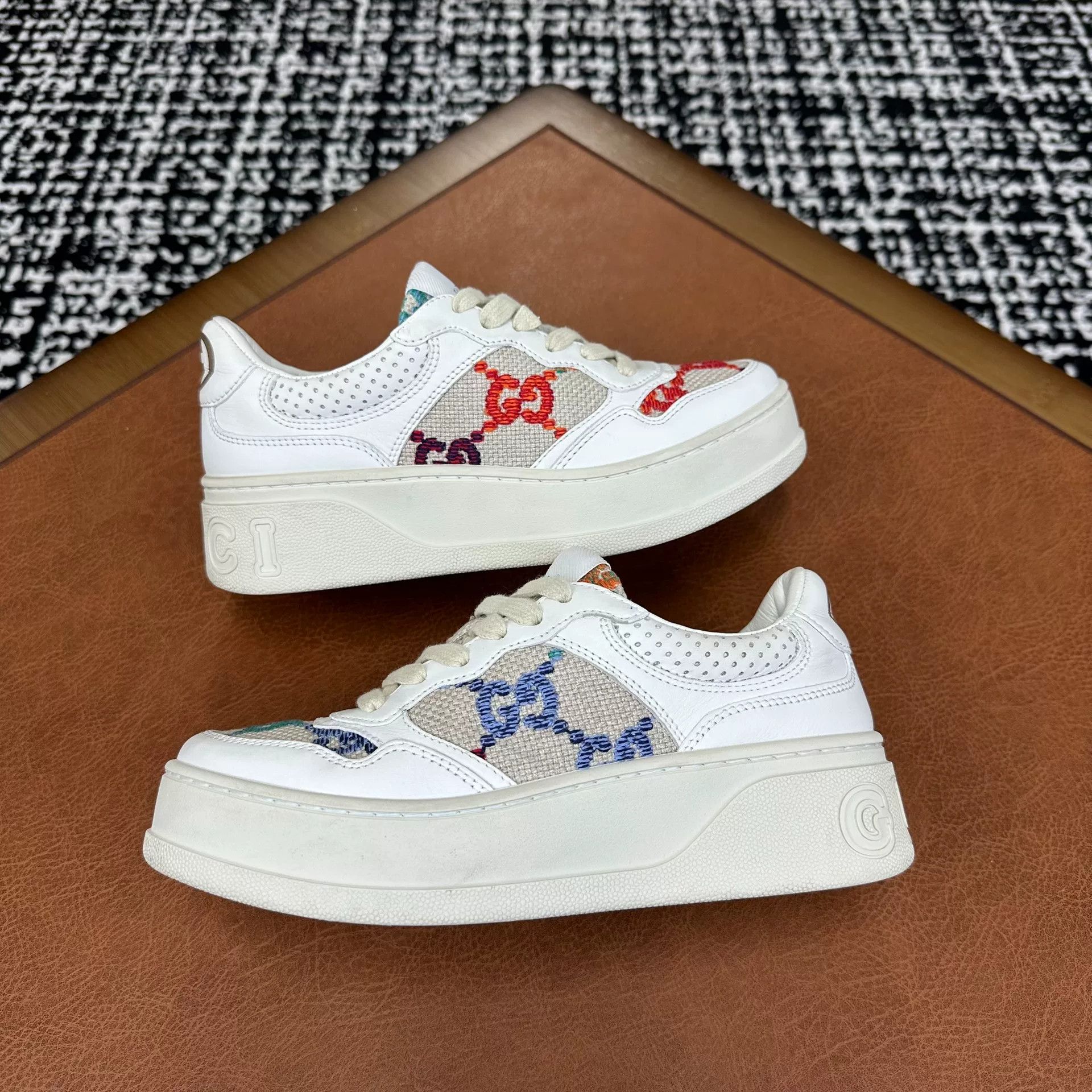Gucci Gucci Embroidered Lowtop Sneakers it_35-5 Women Size US 5.5 / IT 35.5 - 5 Thumbnail