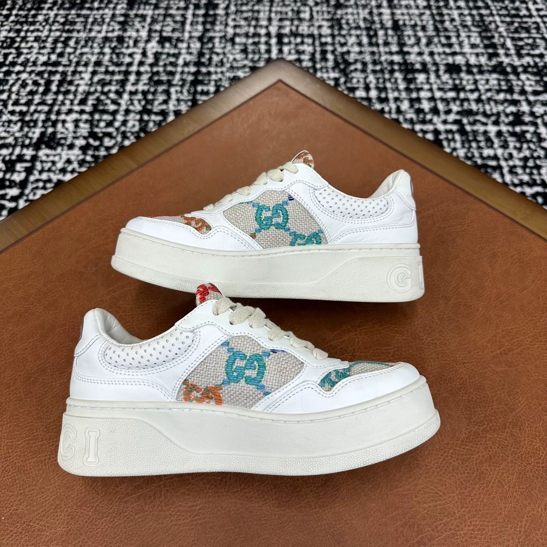 Gucci Gucci Embroidered Lowtop Sneakers it_35-5 Women Size US 5.5 / IT 35.5 - 6 Thumbnail